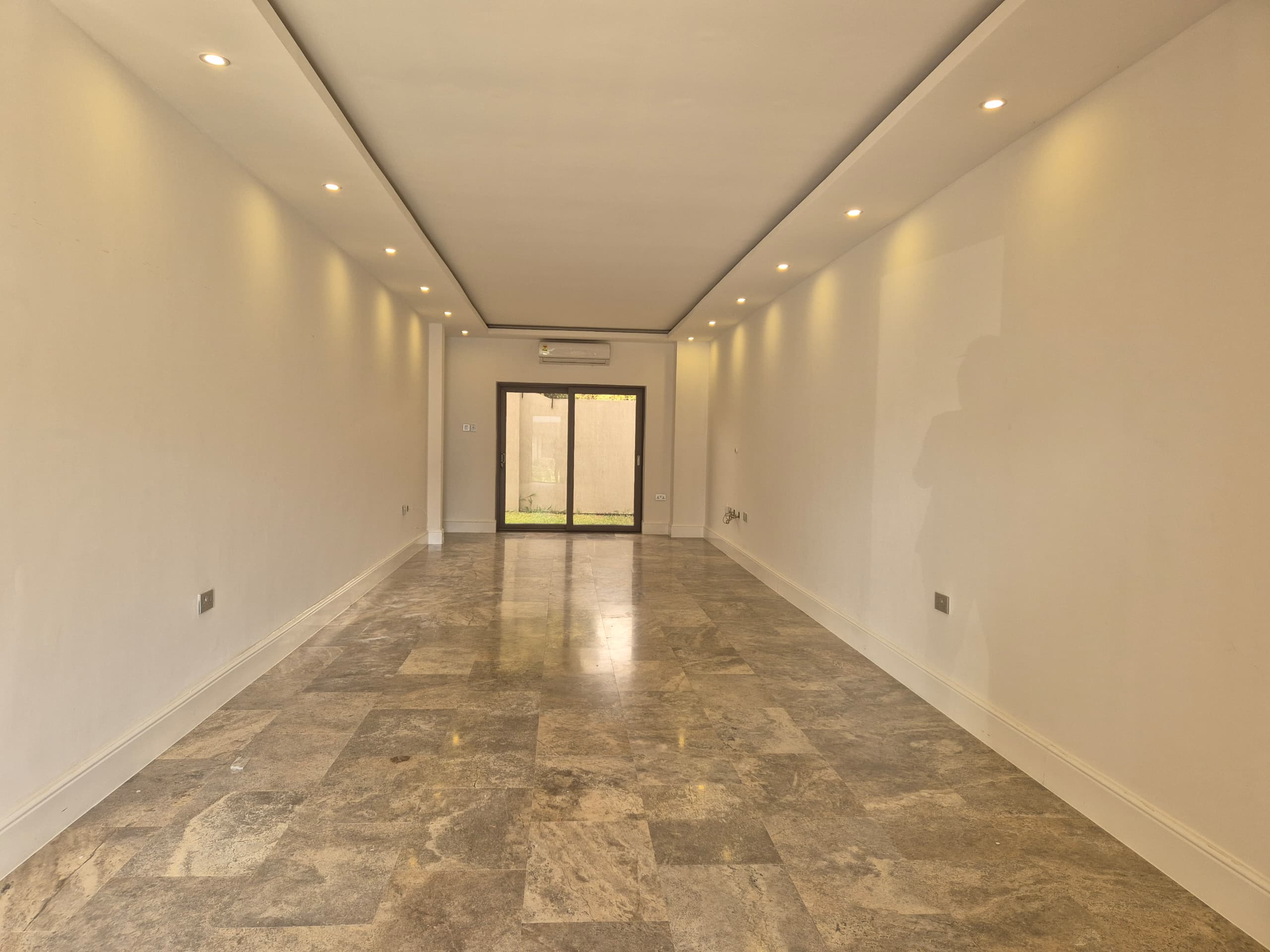 Cliffside Apartment, Airport Residential