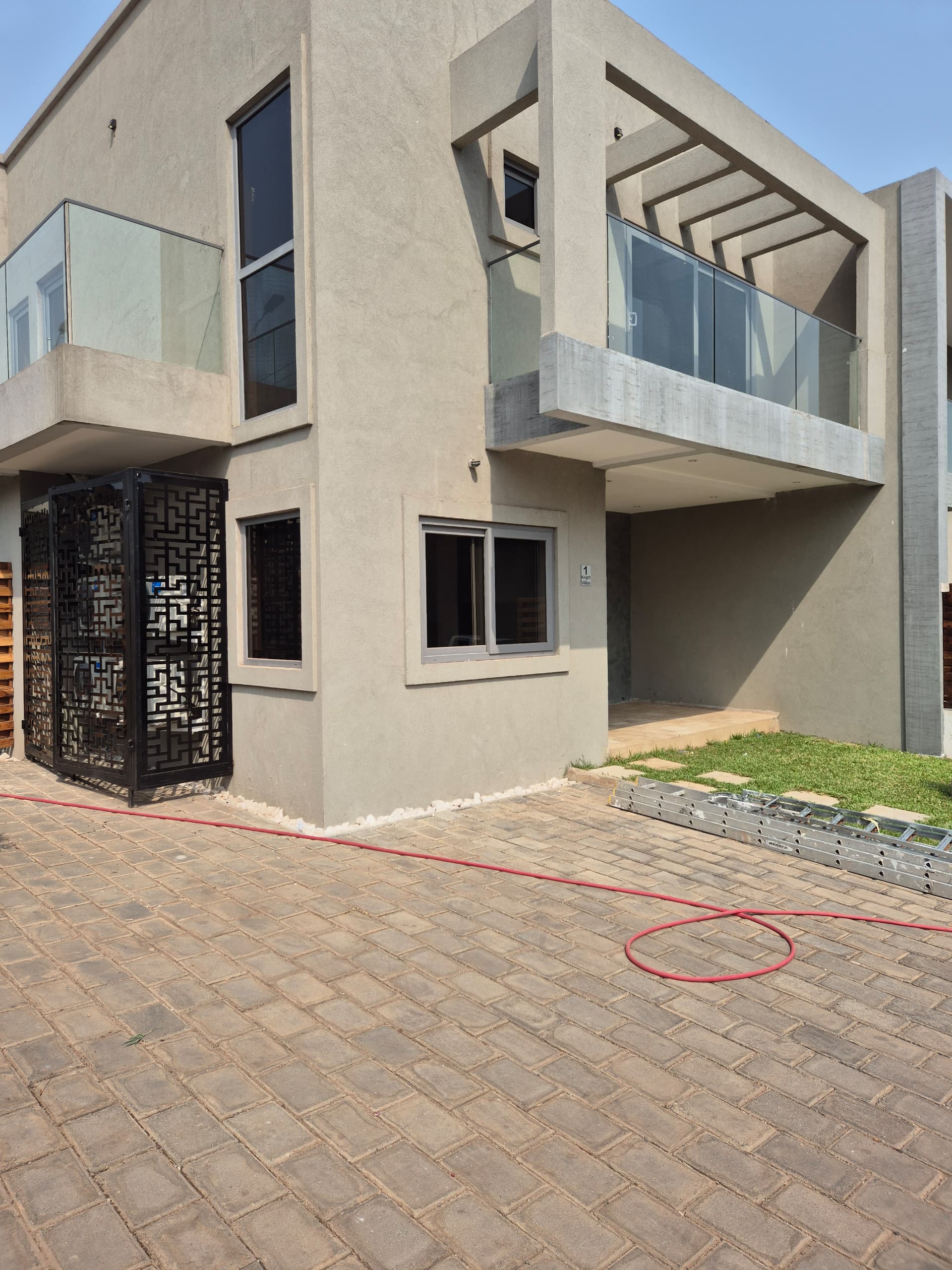 Cliffside Apartment, Airport Residential