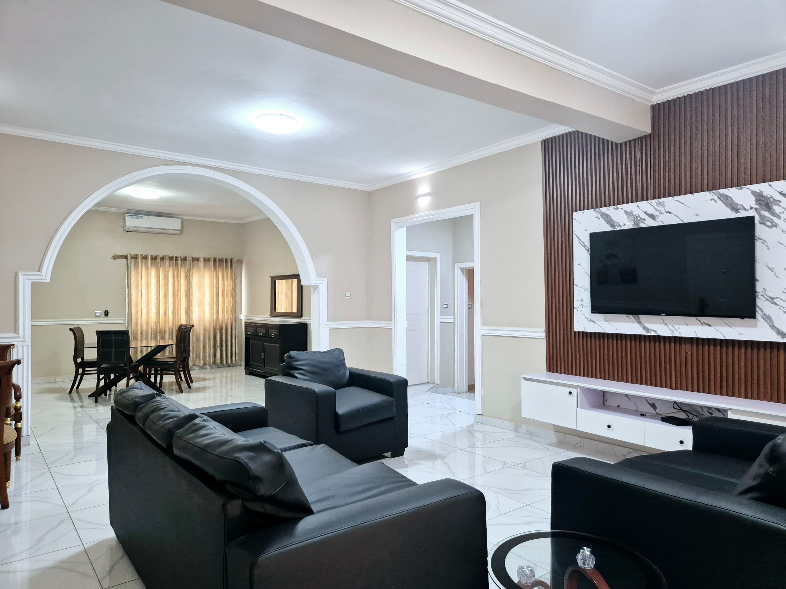 Cliffside Apartment, Airport Residential