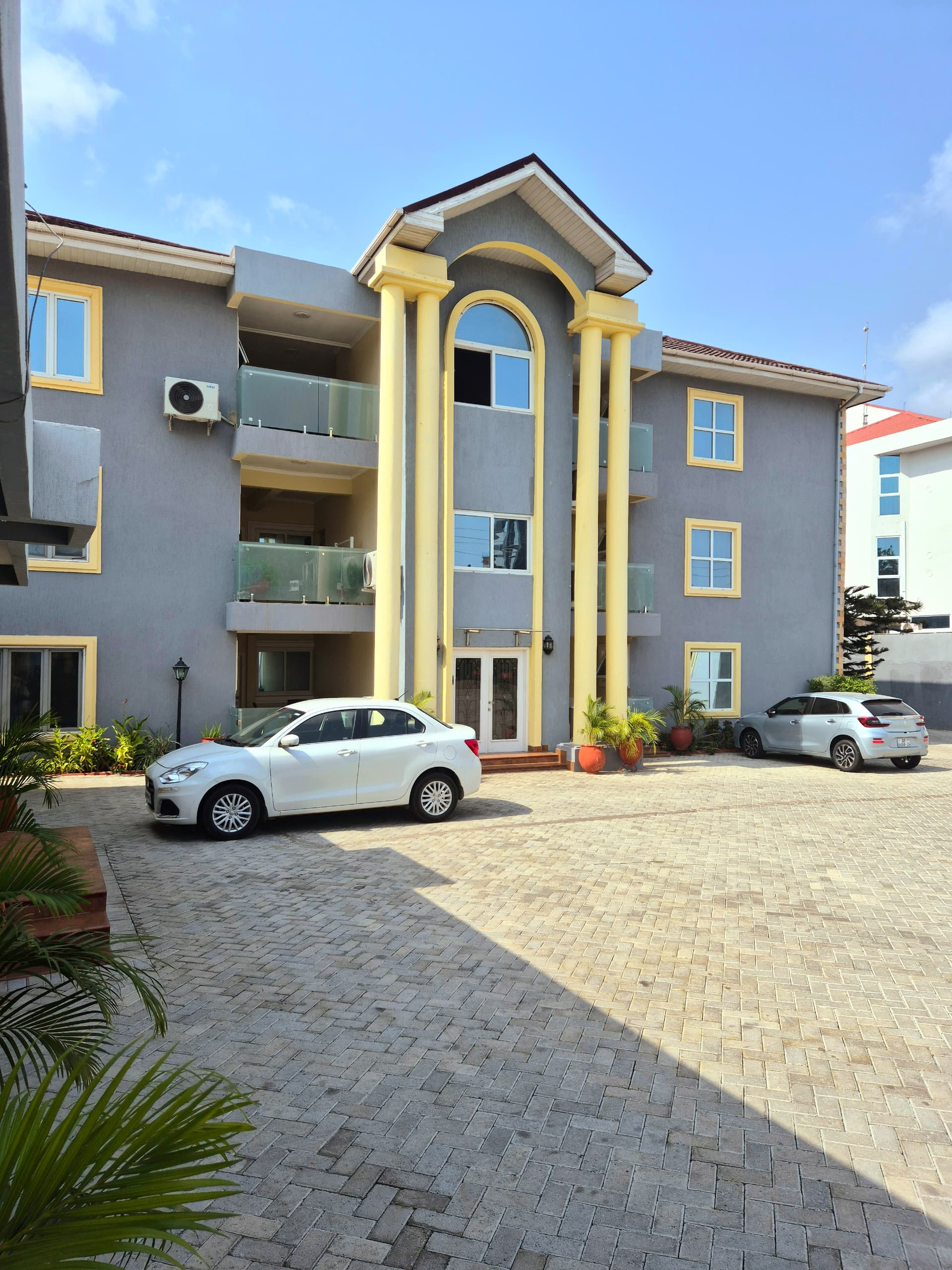 Cliffside Apartment, Airport Residential