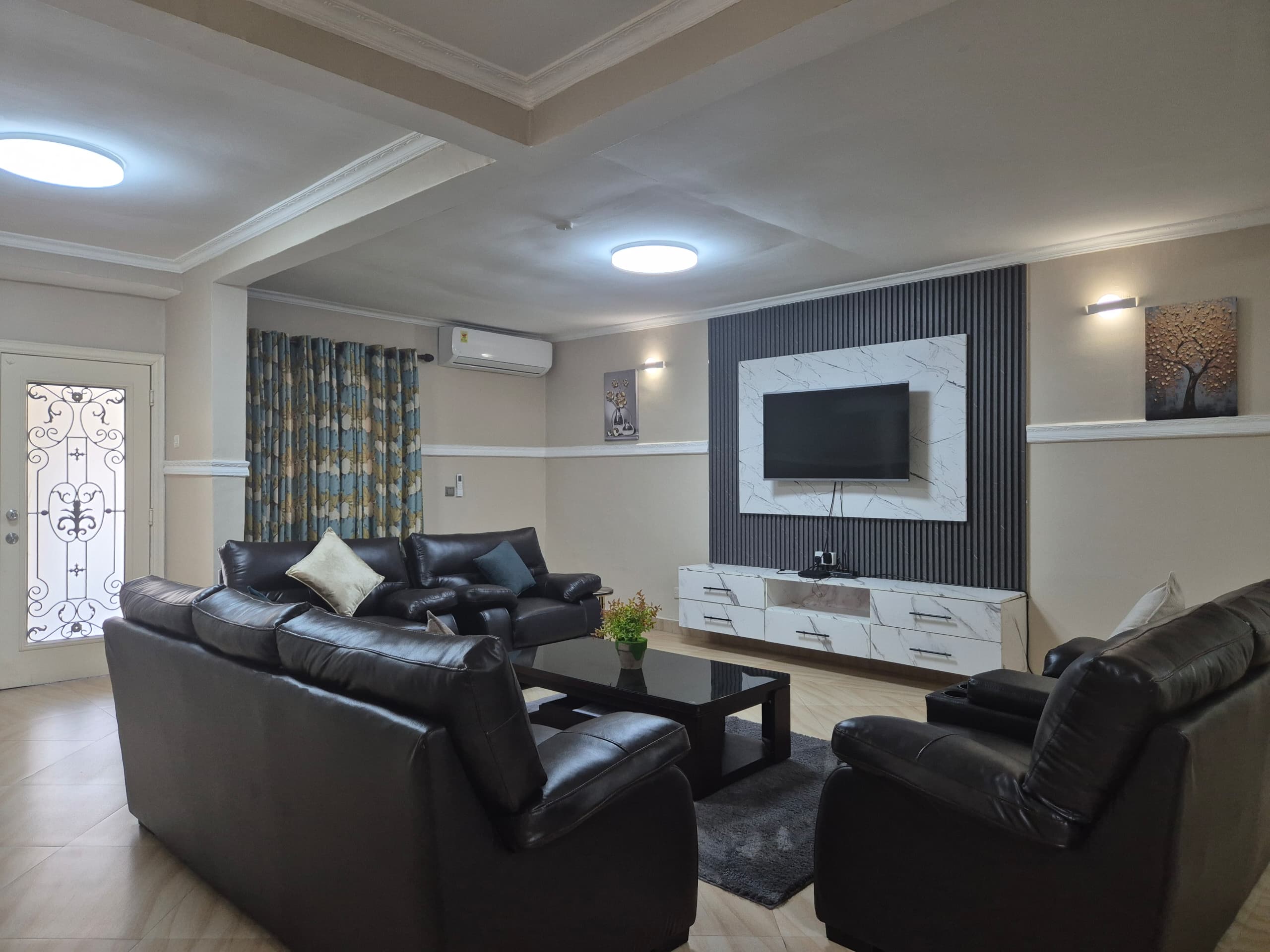 Cliffside Apartment, Airport Residential