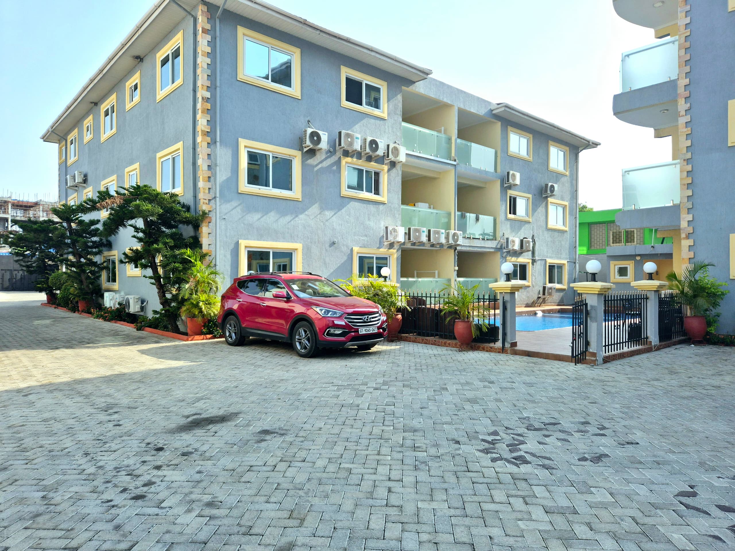 Cliffside Apartment, Airport Residential