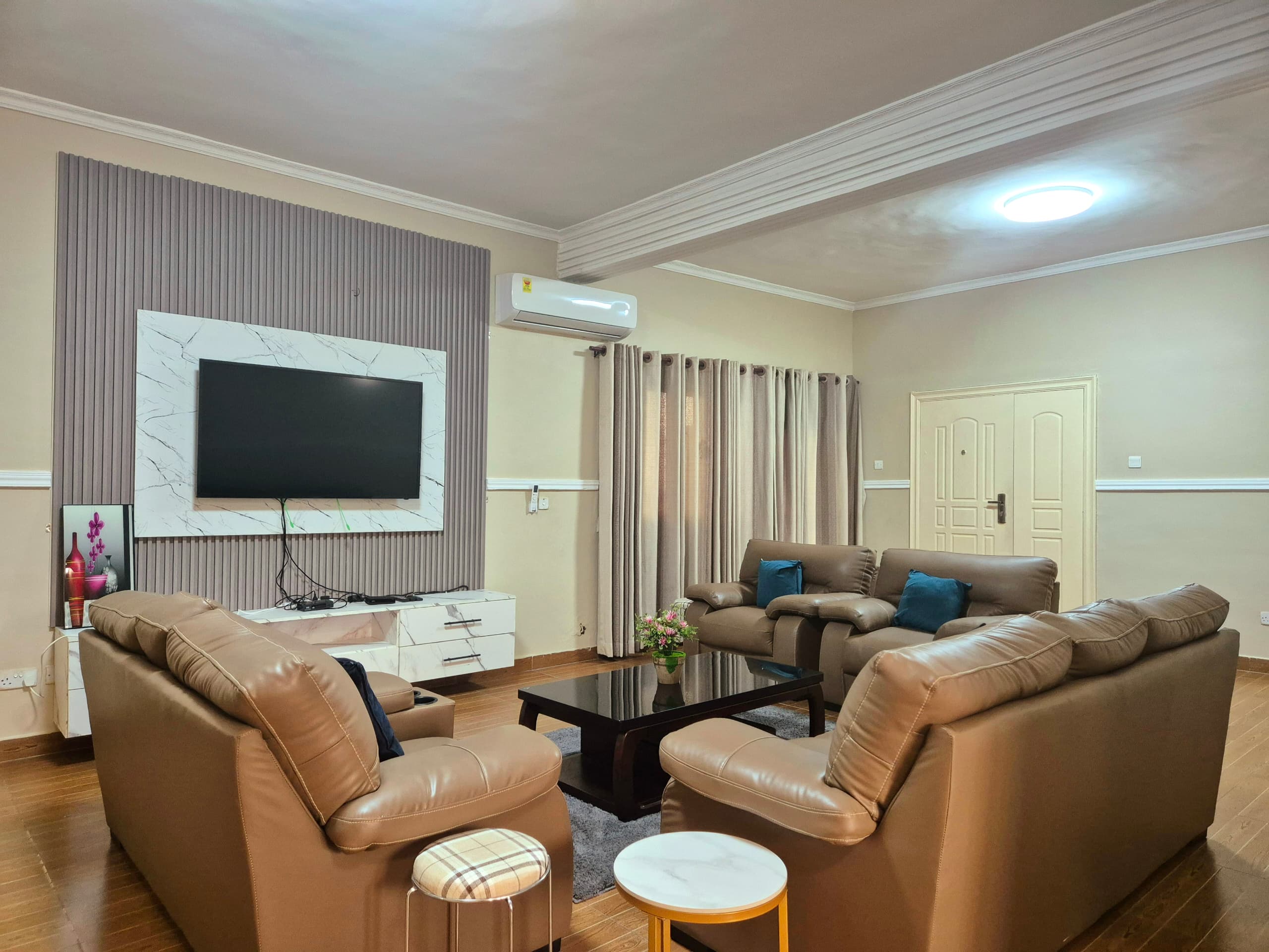 Cliffside Apartment, Airport Residential