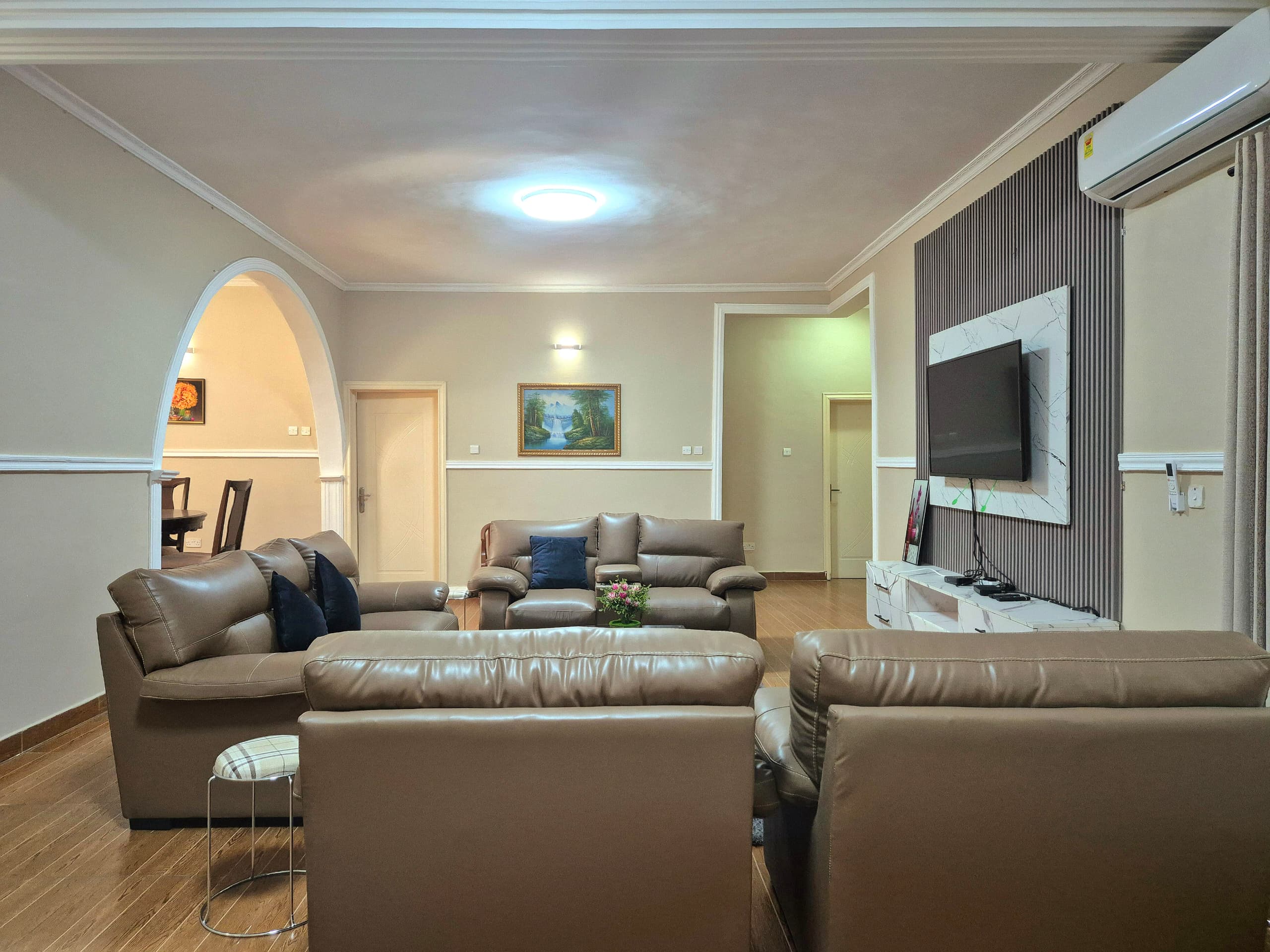 Cliffside Apartment, Airport Residential