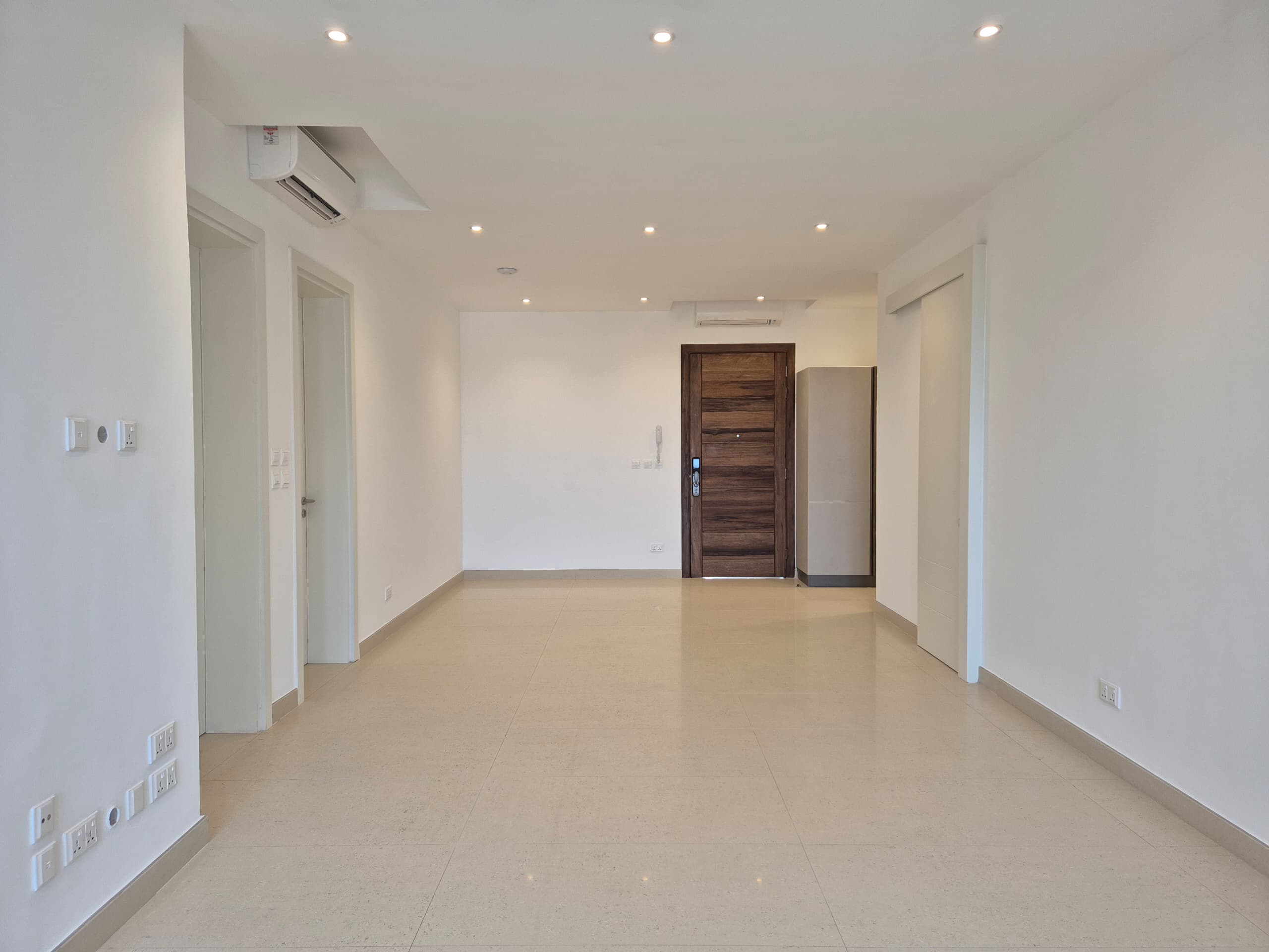 Cliffside Apartment, Airport Residential