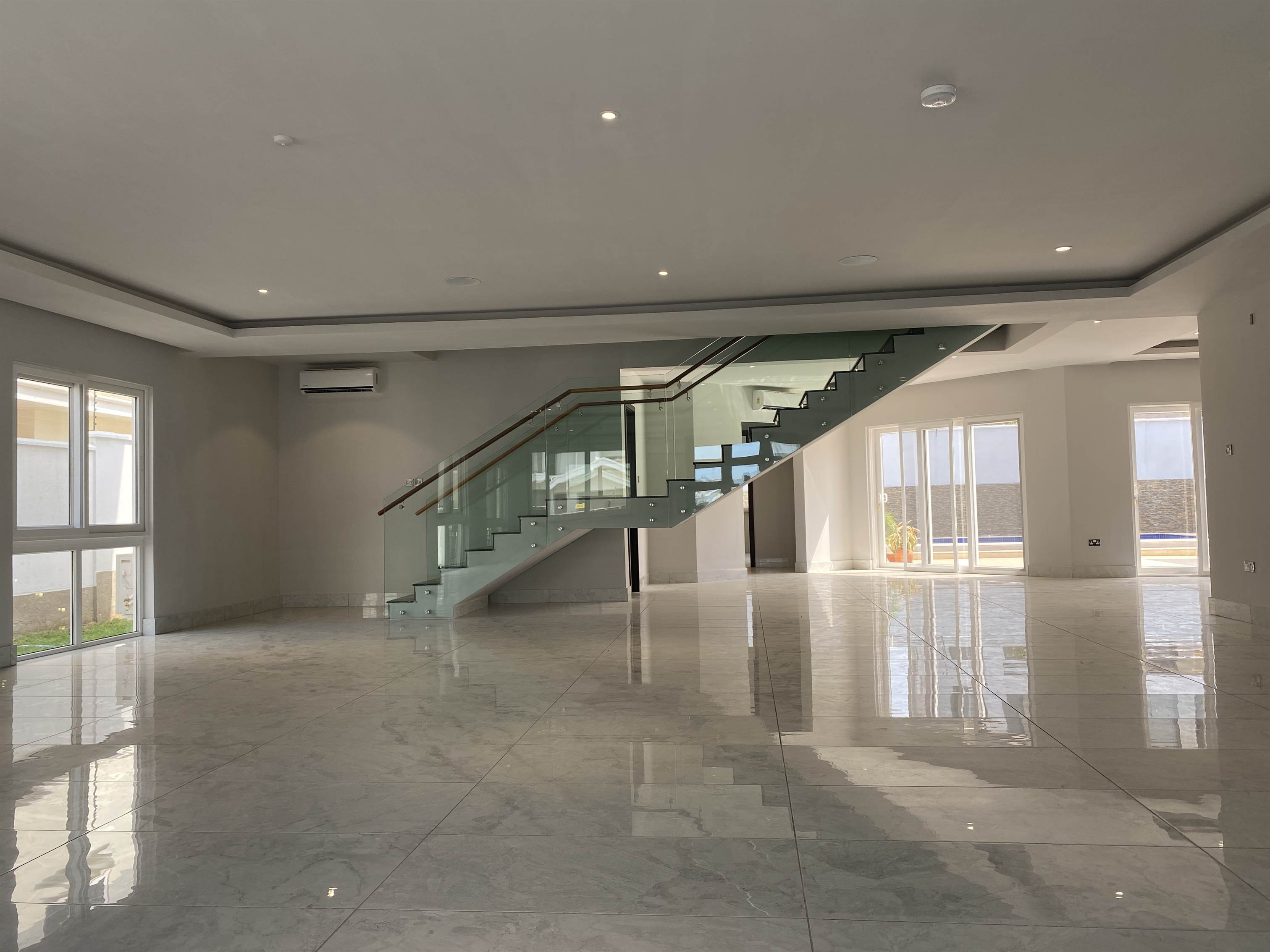 Cliffside Apartment, Airport Residential
