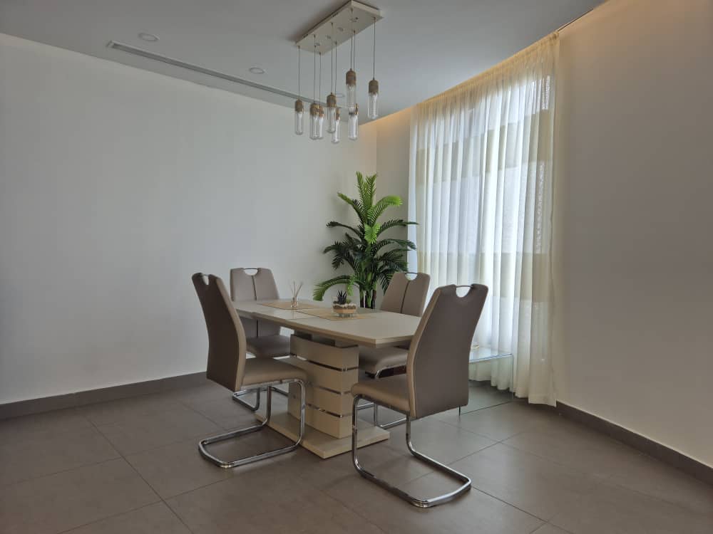 Cliffside Apartment, Airport Residential