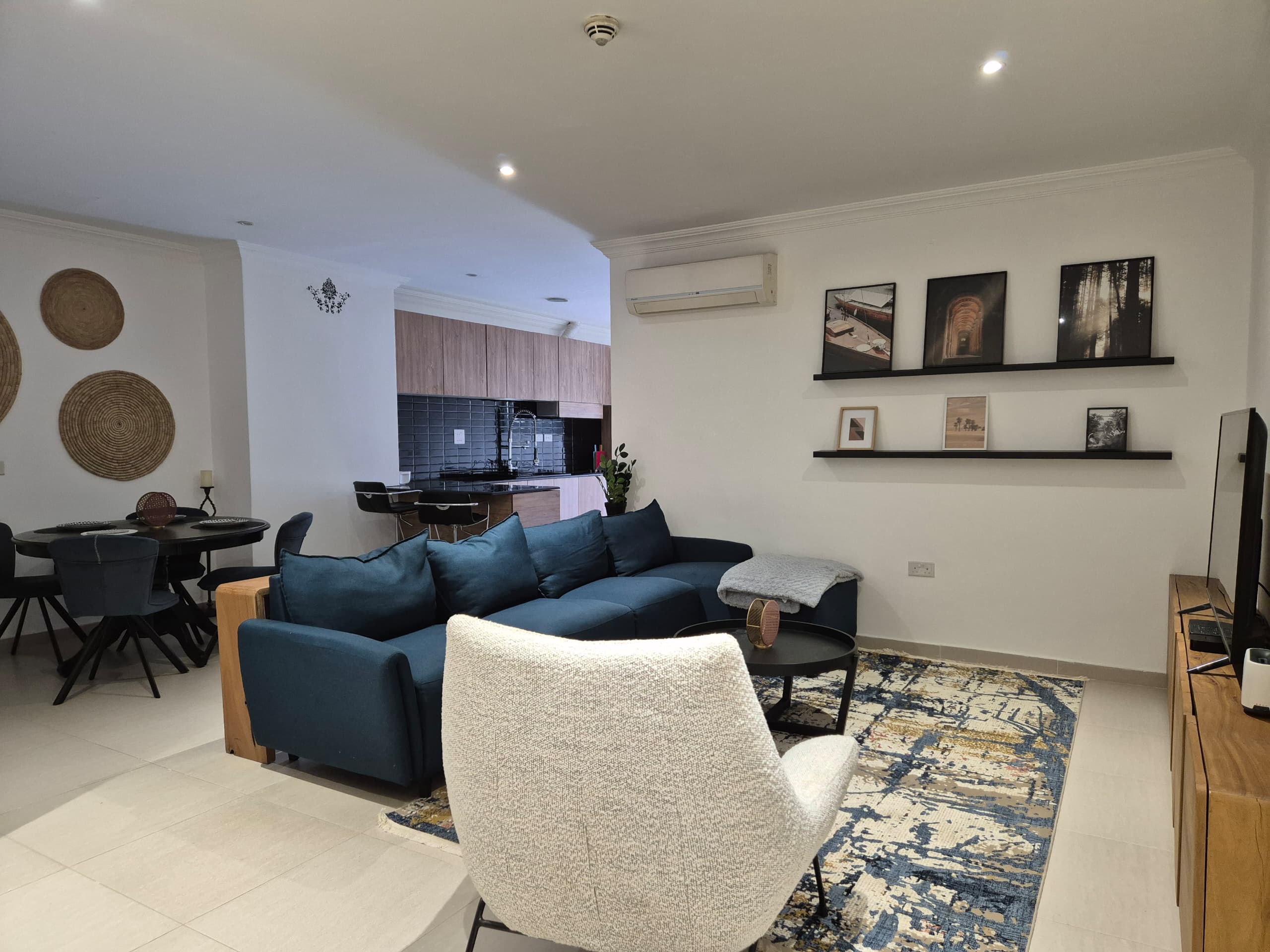 Cliffside Apartment, Airport Residential