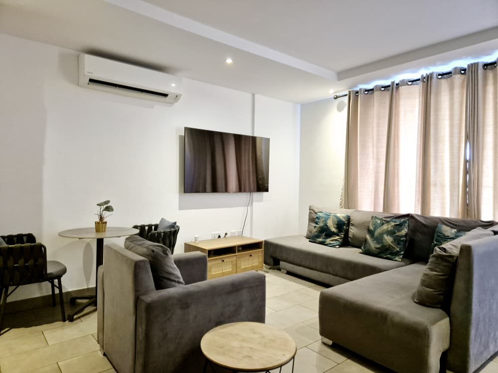 Cliffside Apartment, Airport Residential