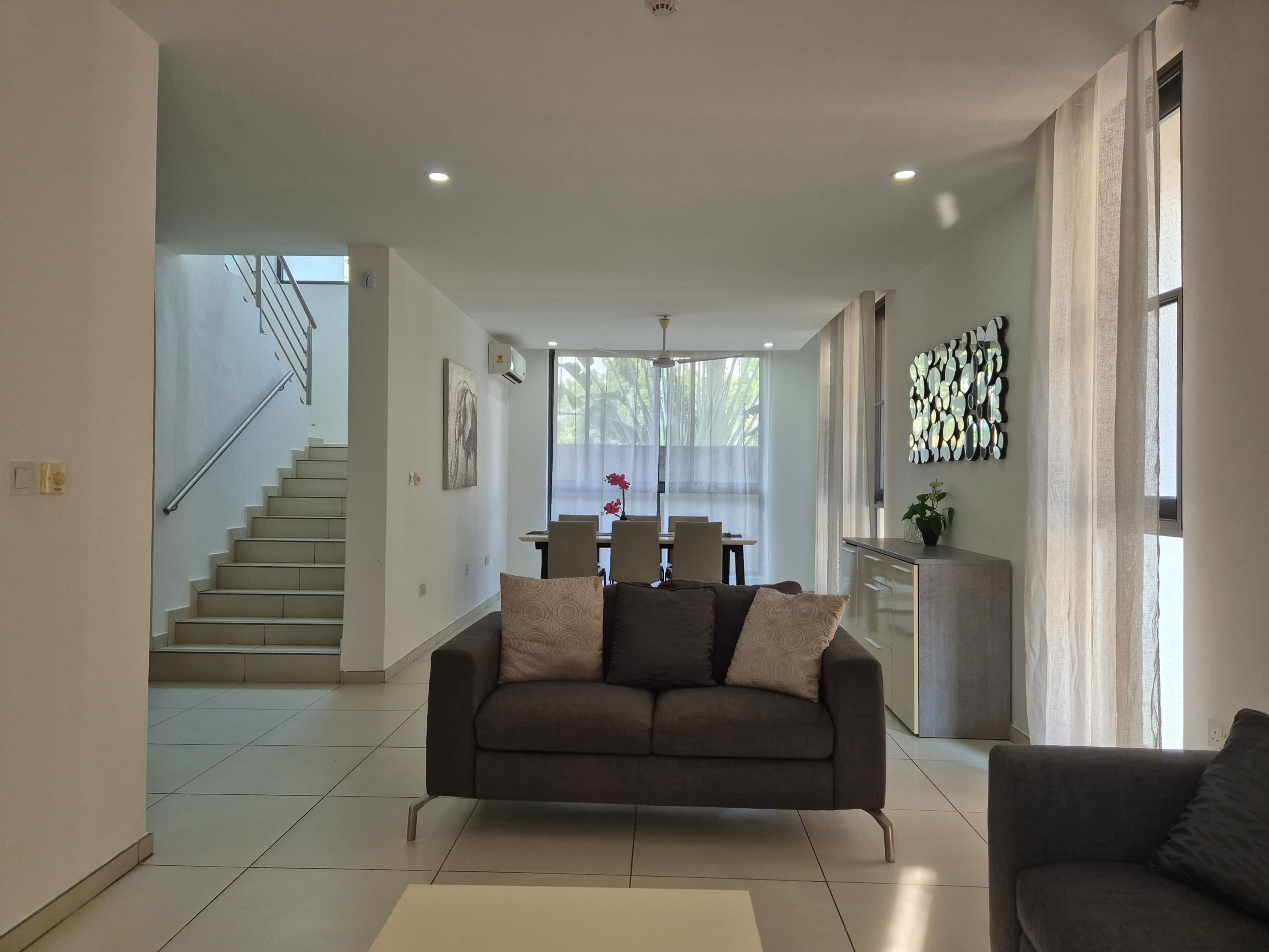 Cliffside Apartment, Airport Residential