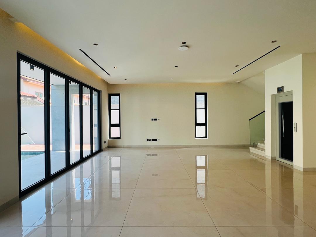 Cliffside Apartment, Airport Residential