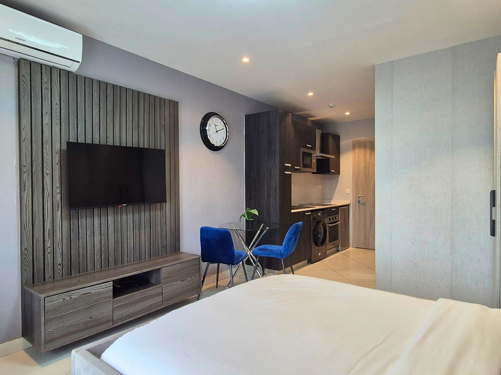 Cliffside Apartment, Airport Residential