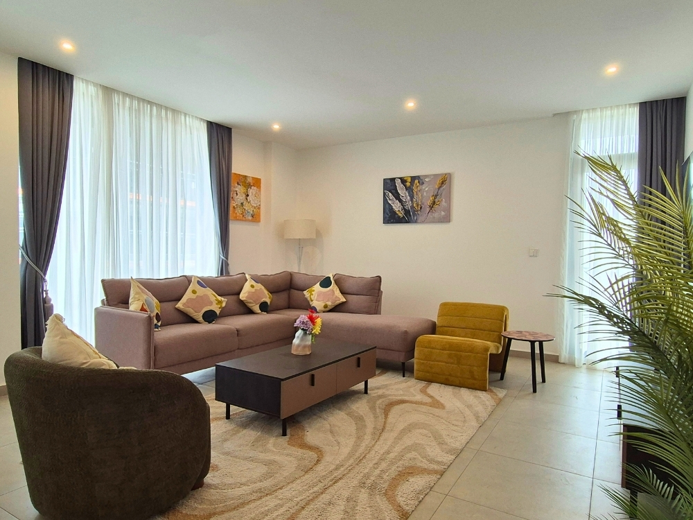 Cliffside Apartment, Airport Residential