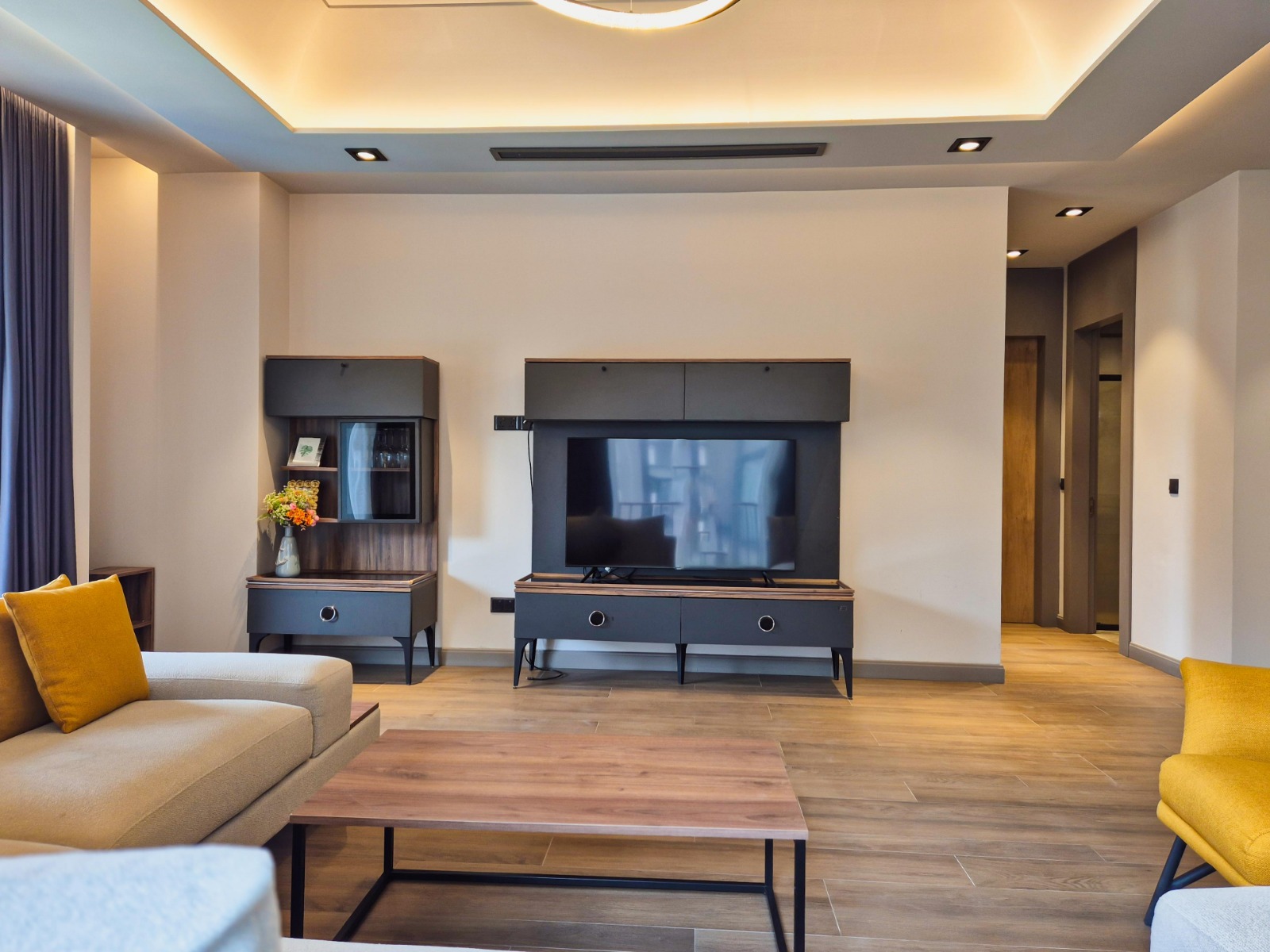 Cliffside Apartment, Airport Residential