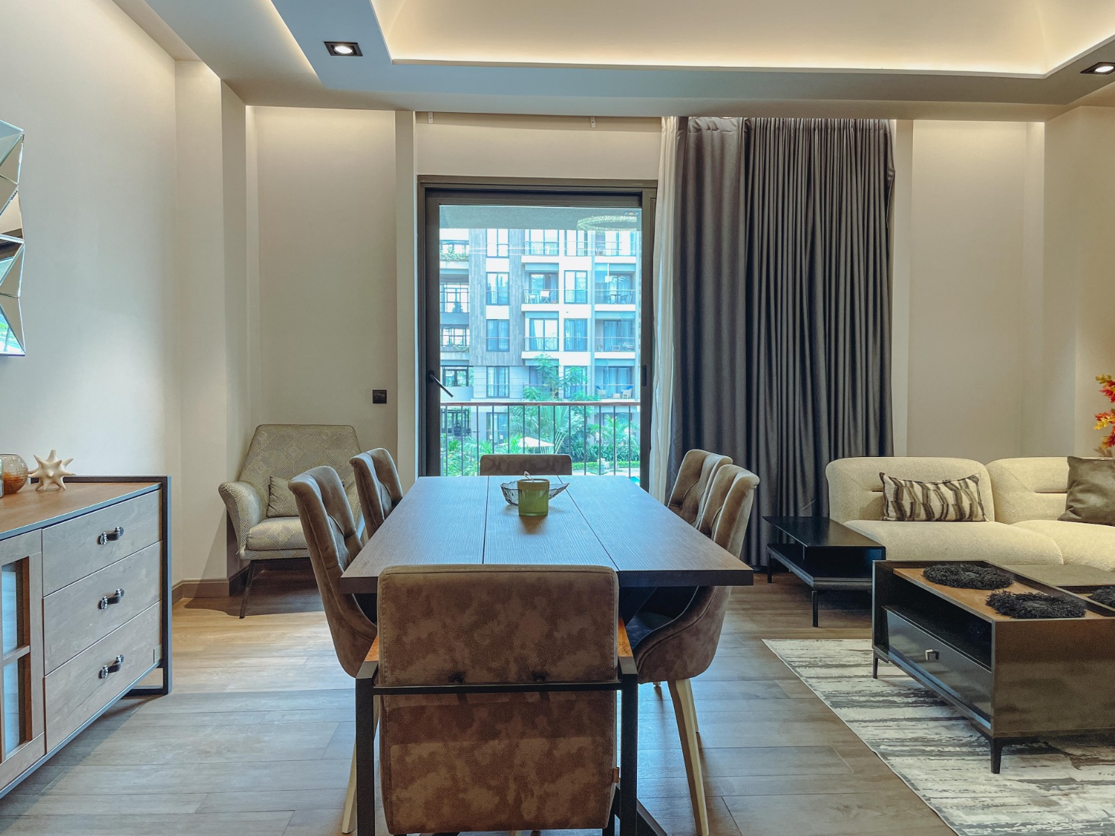 Cliffside Apartment, Airport Residential