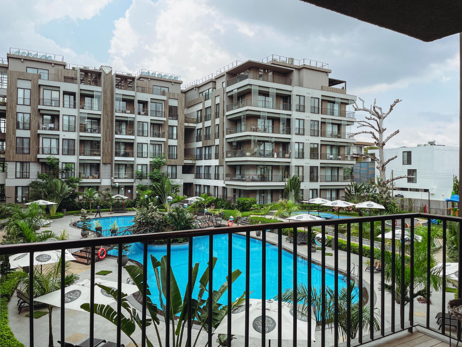 Cliffside Apartment, Airport Residential