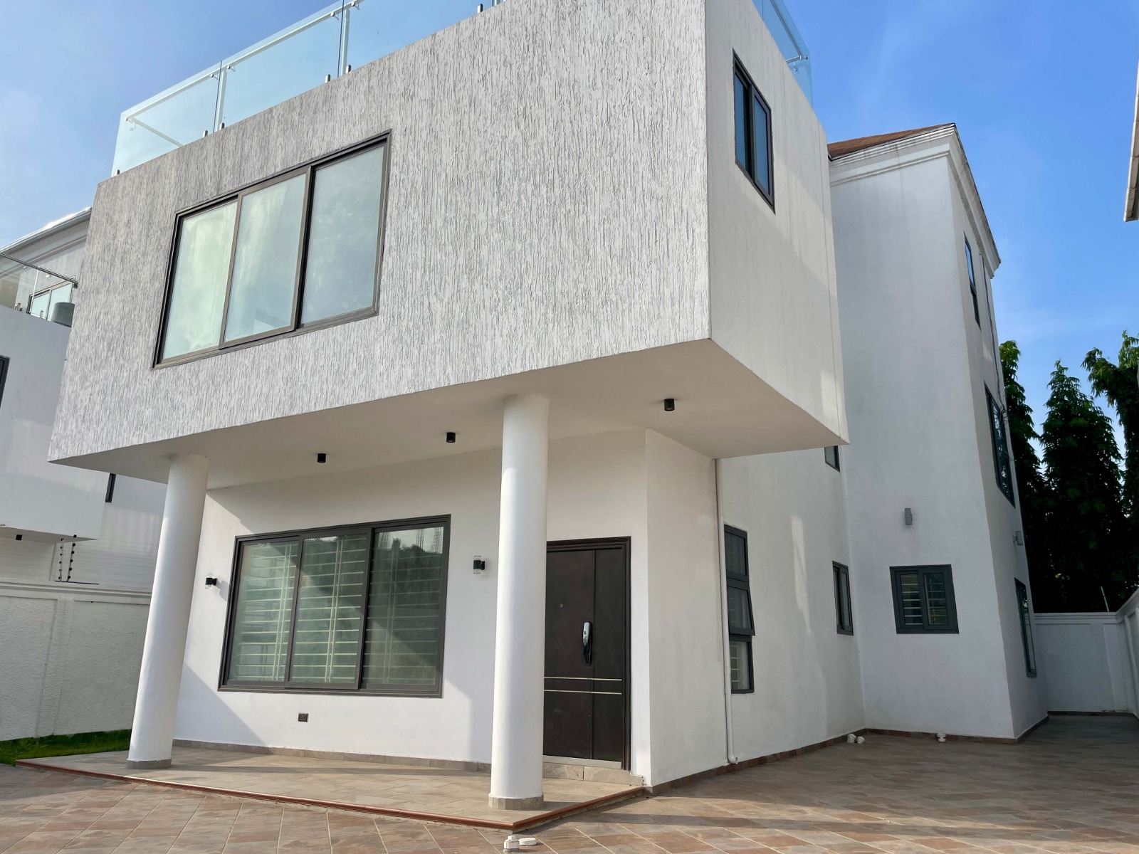Cliffside Apartment, Airport Residential