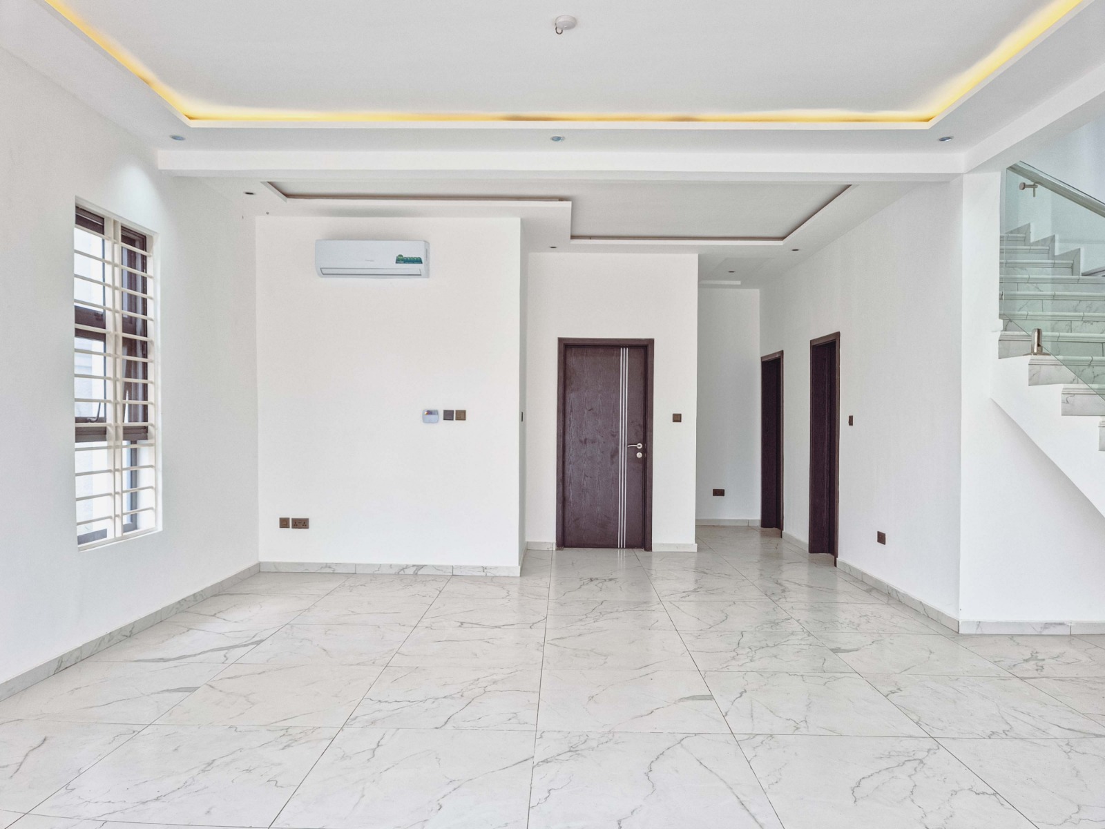 Cliffside Apartment, Airport Residential