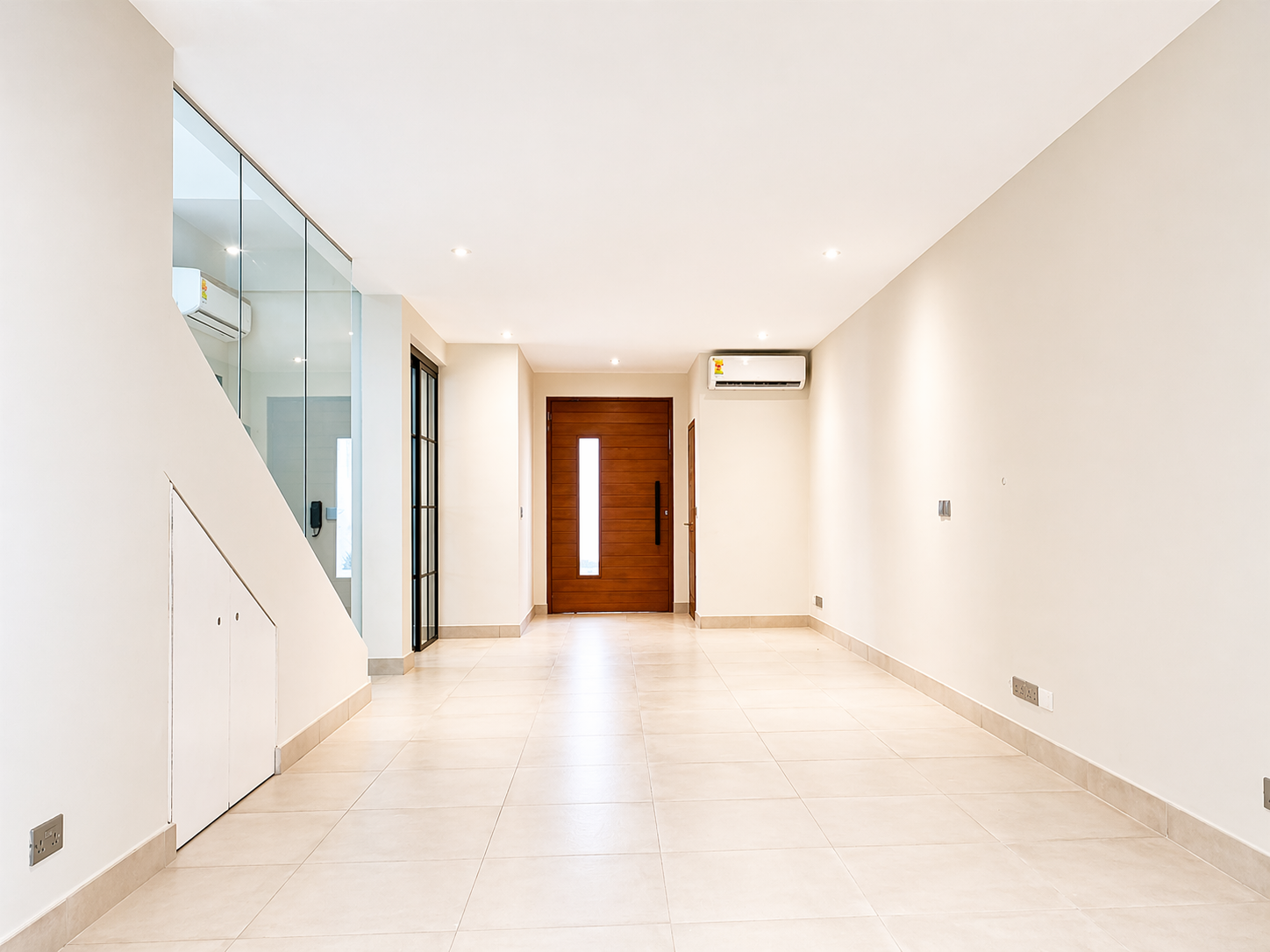 Cliffside Apartment, Airport Residential