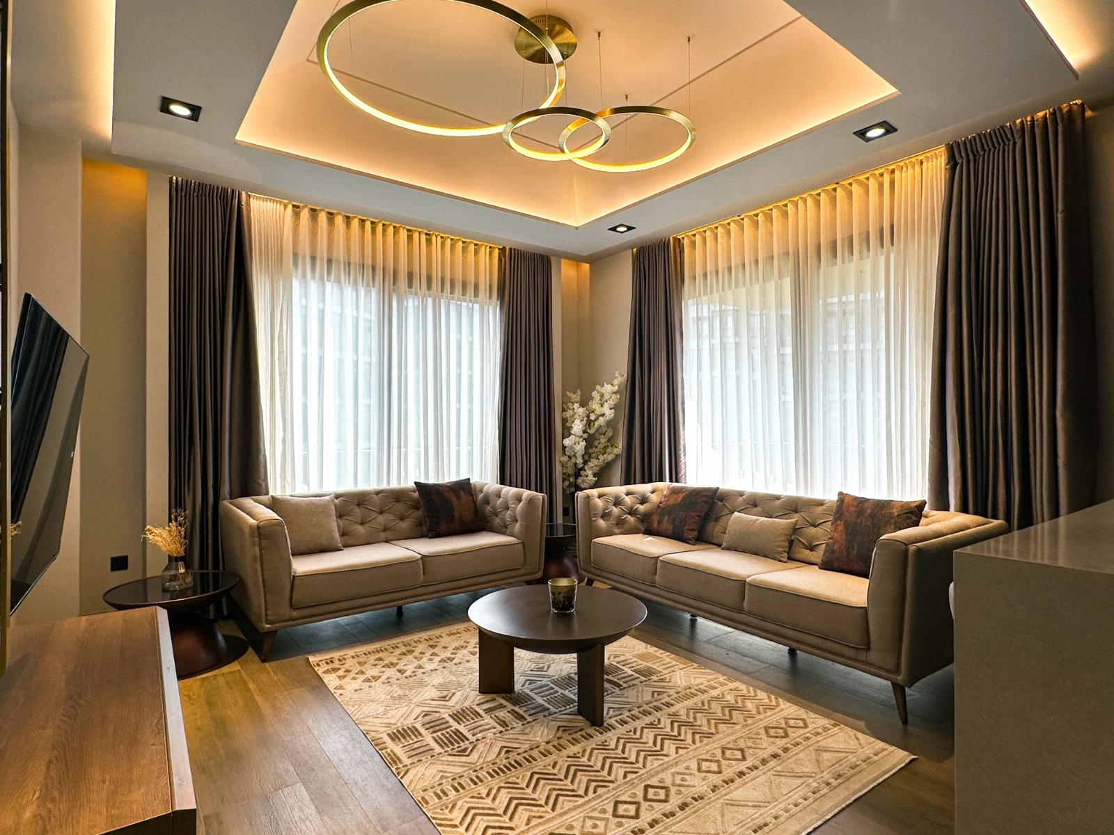 Cliffside Apartment, Airport Residential