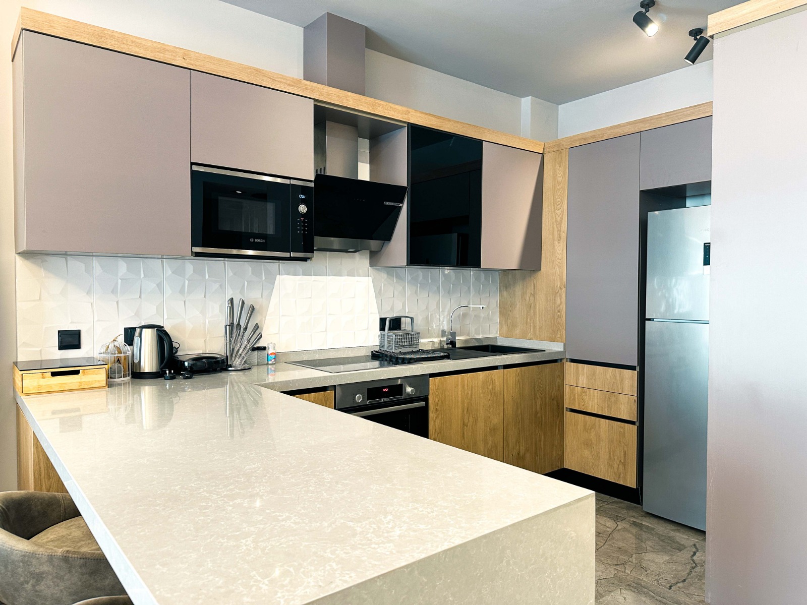 Cliffside Apartment, Airport Residential
