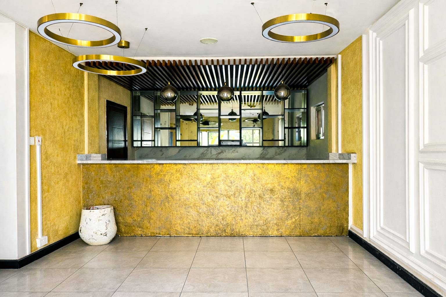 Cliffside Apartment, Airport Residential