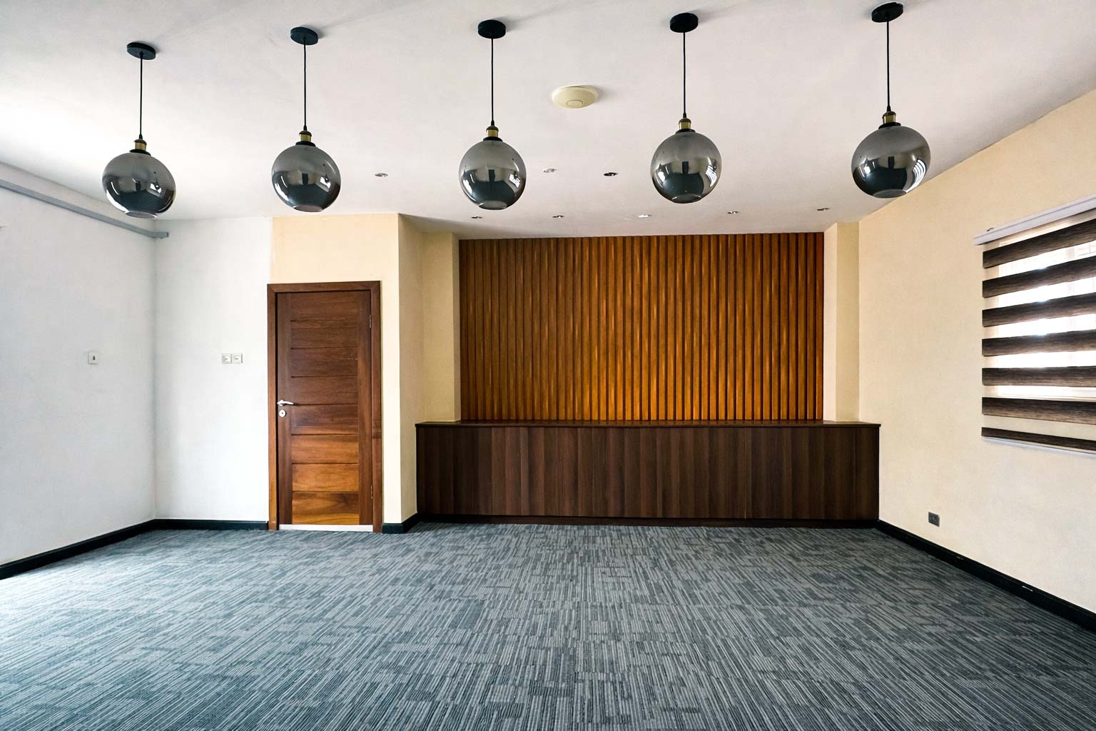 Cliffside Apartment, Airport Residential