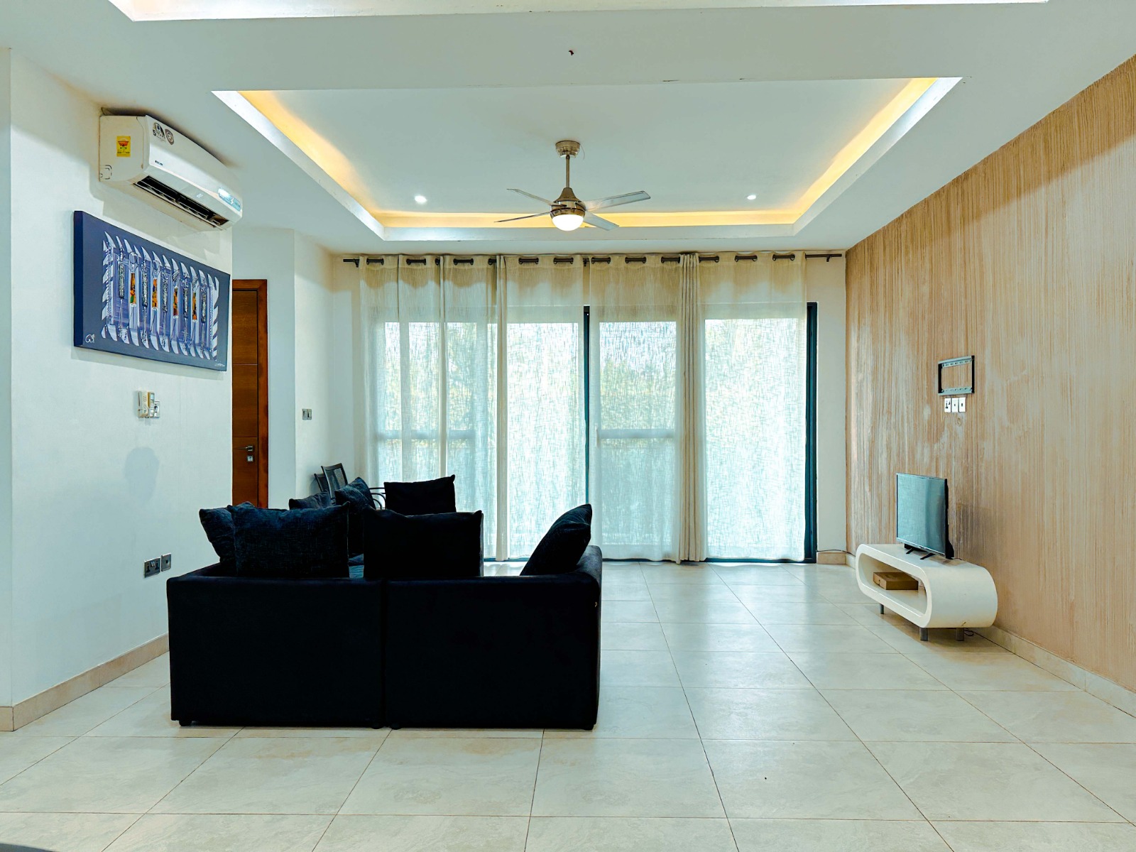 Cliffside Apartment, Airport Residential