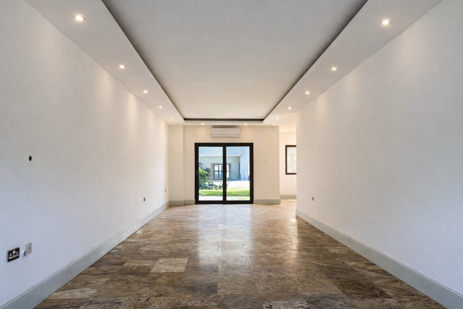 Cliffside Apartment, Airport Residential