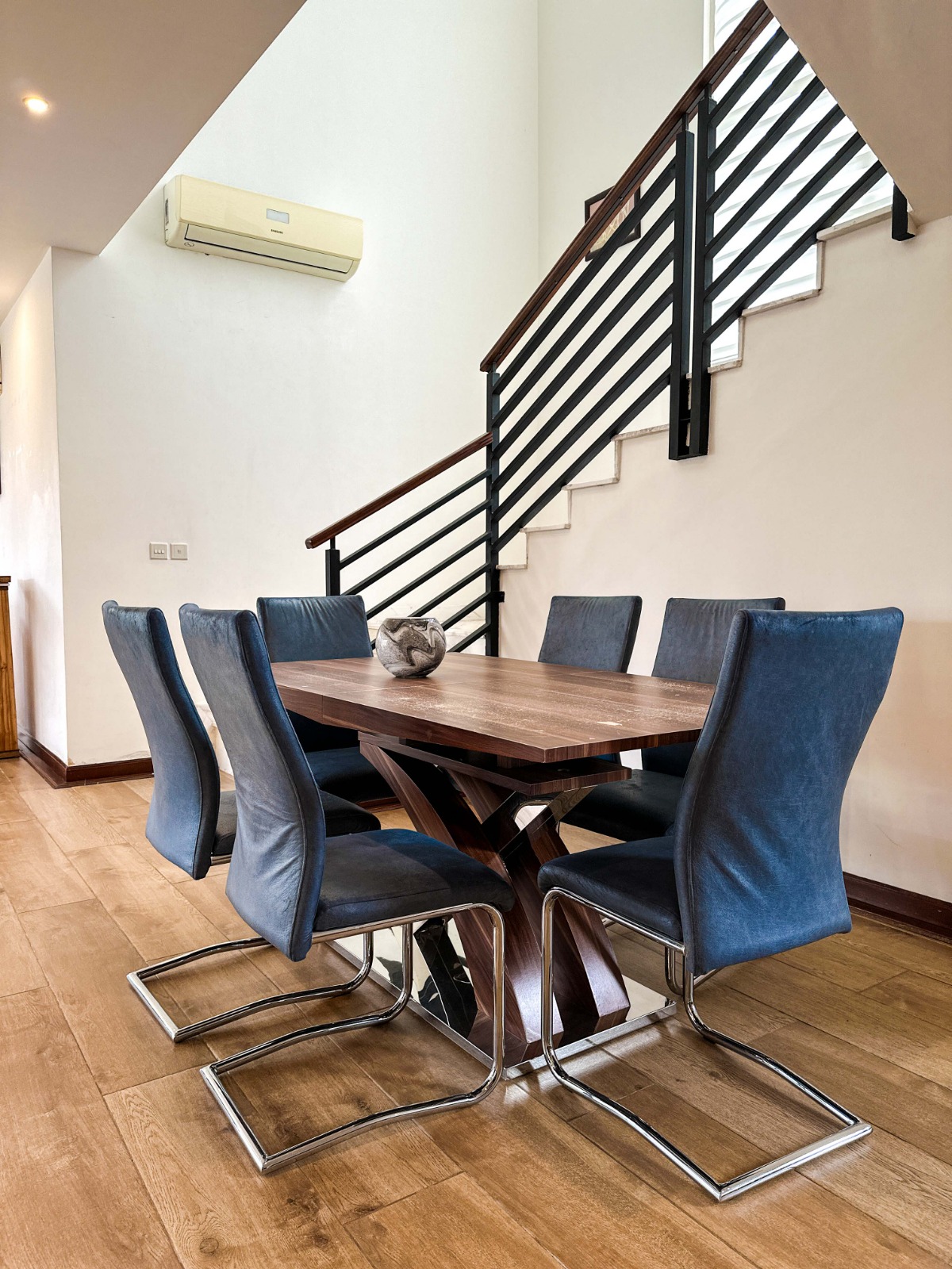 Cliffside Apartment, Airport Residential