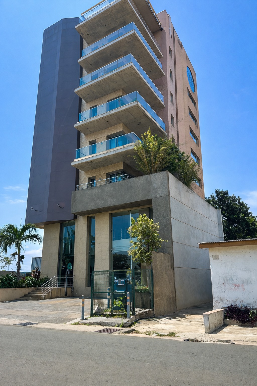 Cliffside Apartment, Airport Residential