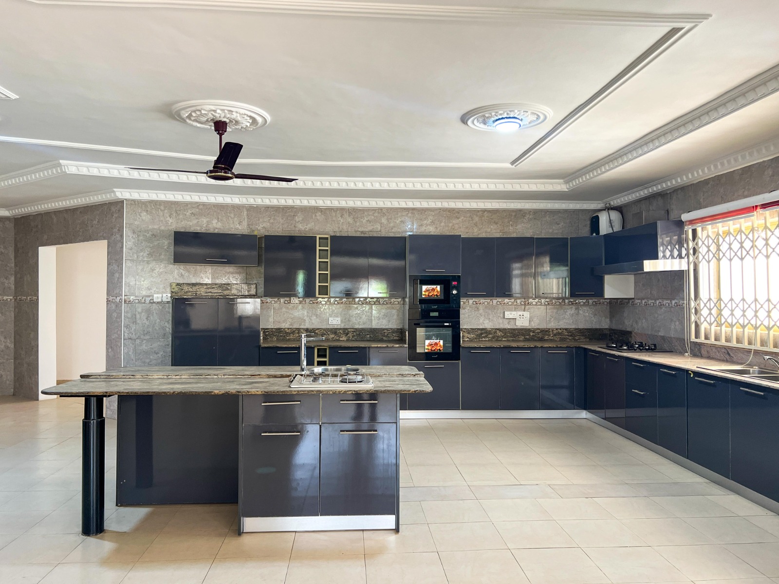 Cliffside Apartment, Airport Residential