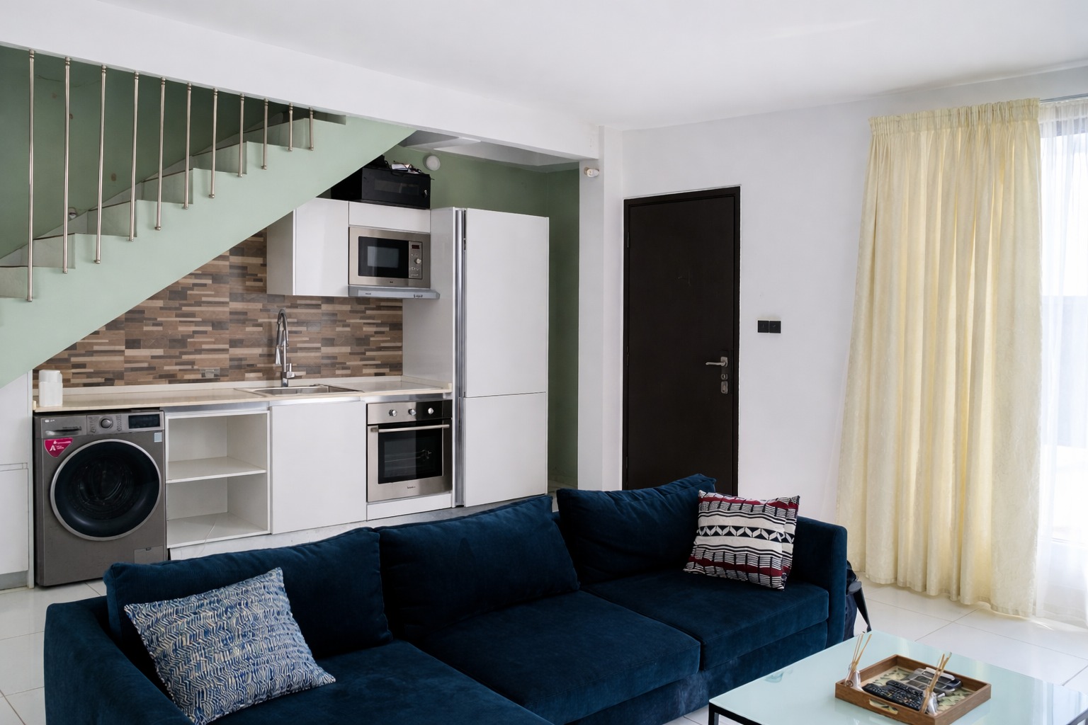 Cliffside Apartment, Airport Residential