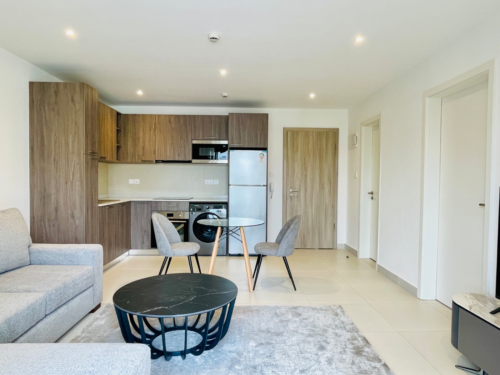 Cliffside Apartment, Airport Residential