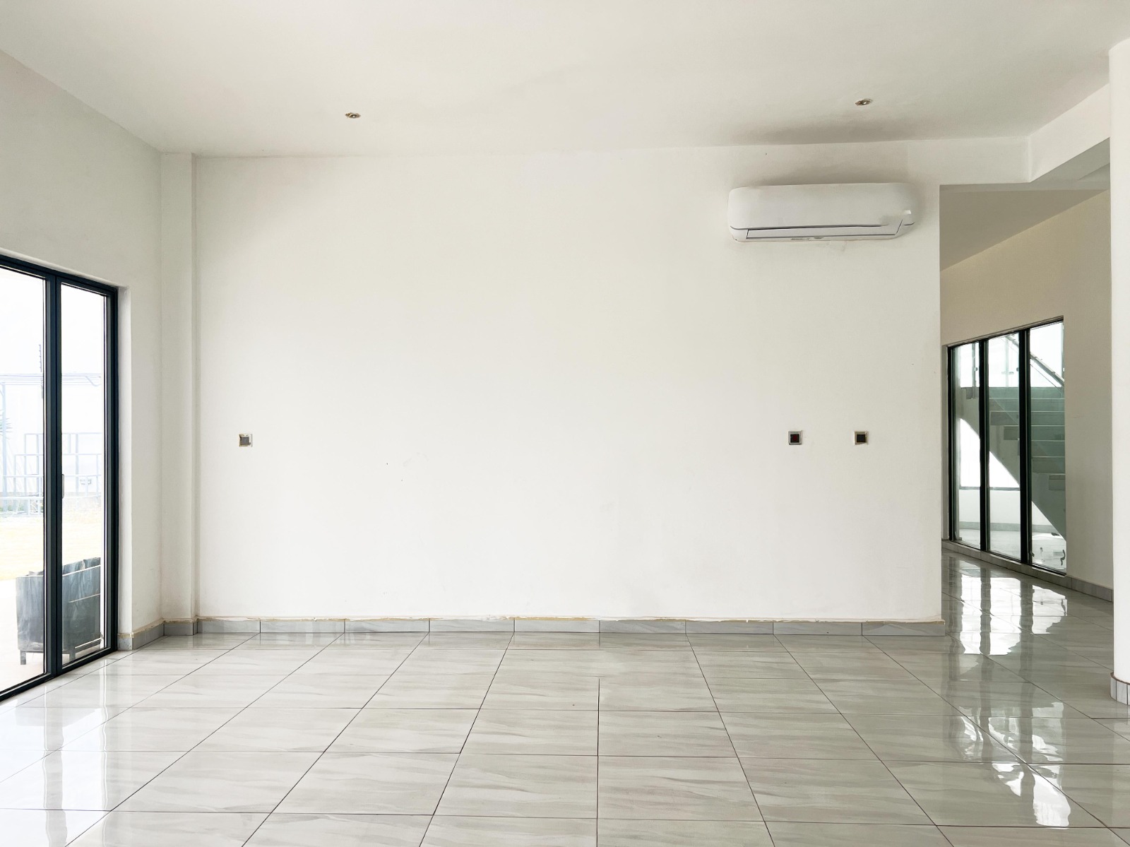 Cliffside Apartment, Airport Residential