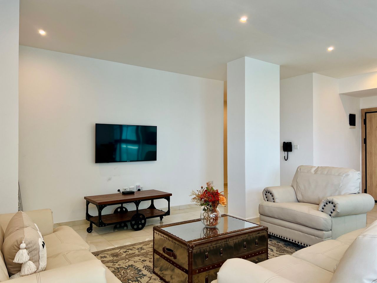 Cliffside Apartment, Airport Residential