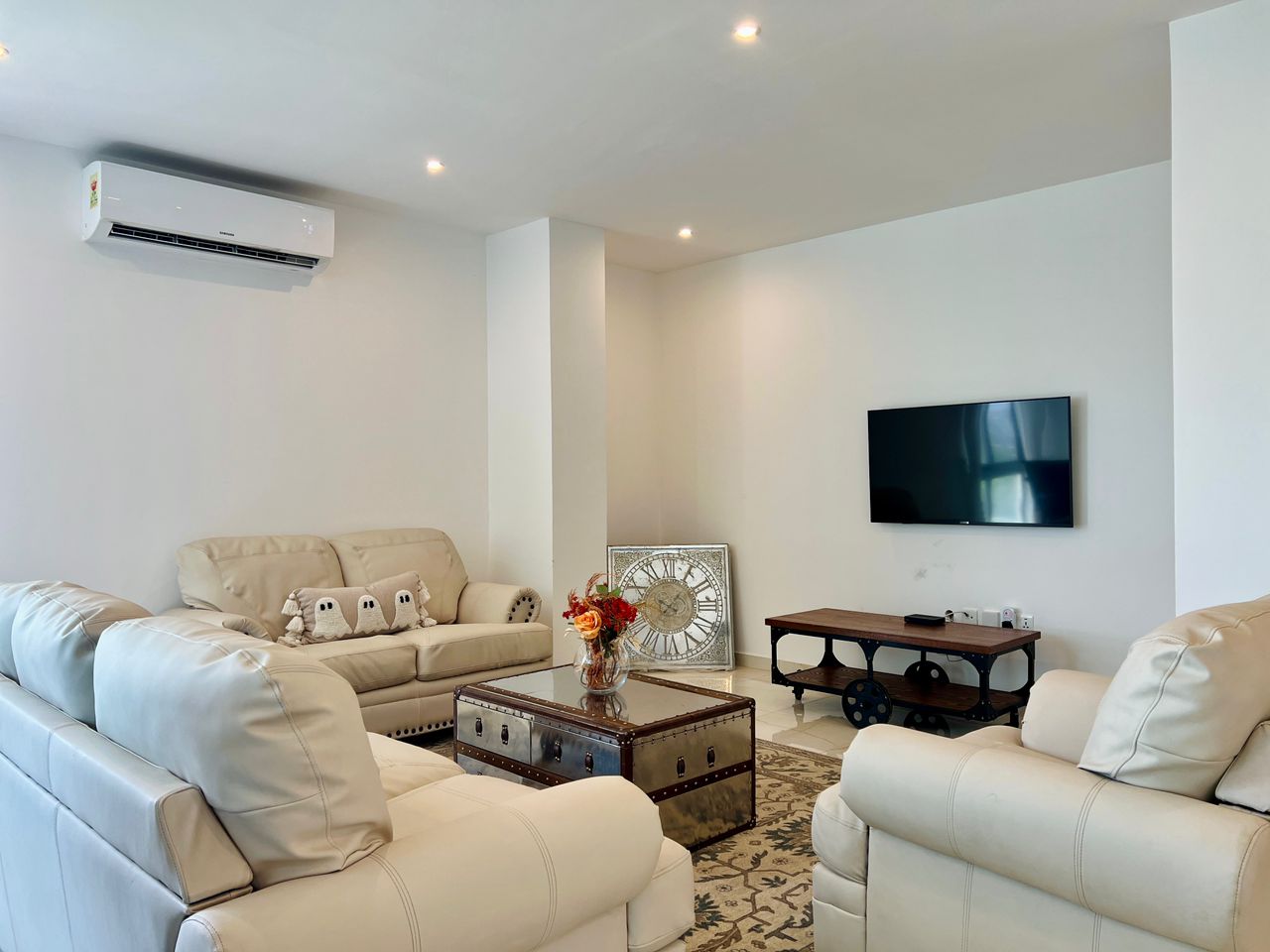 Cliffside Apartment, Airport Residential