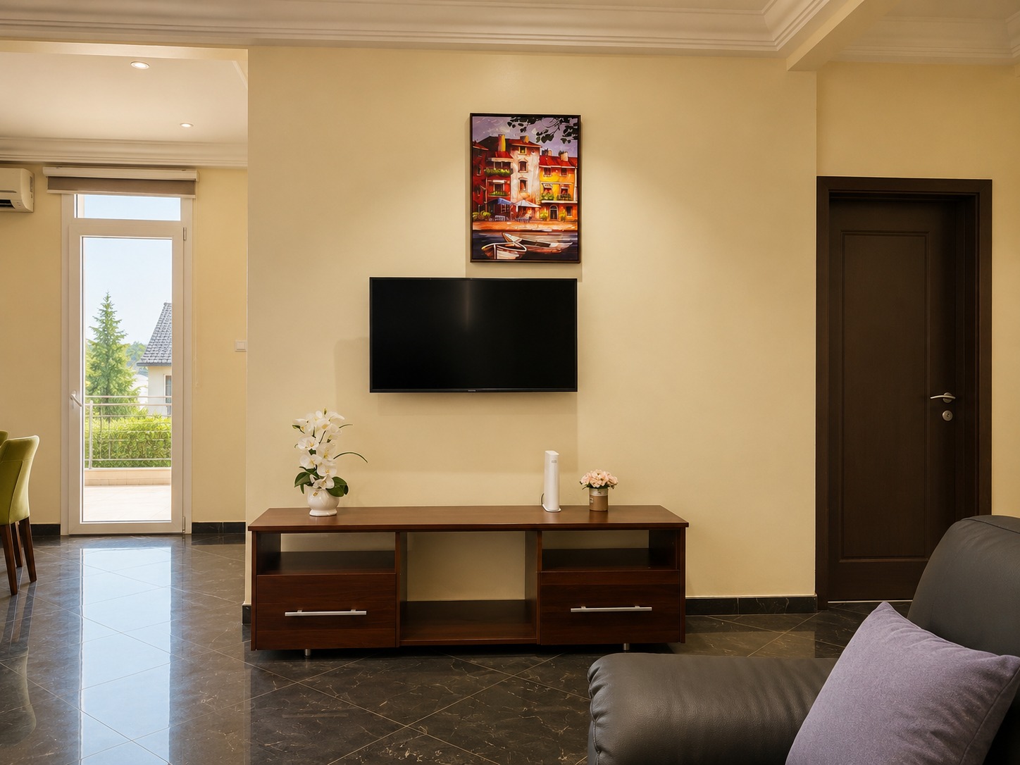 Cliffside Apartment, Airport Residential