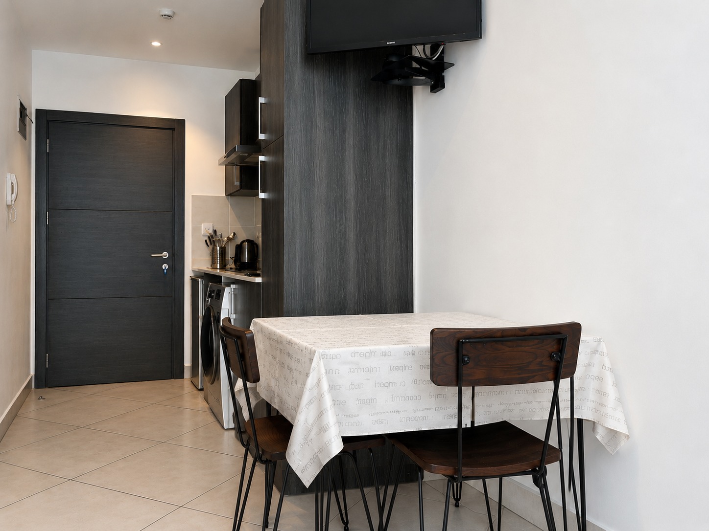 Cliffside Apartment, Airport Residential