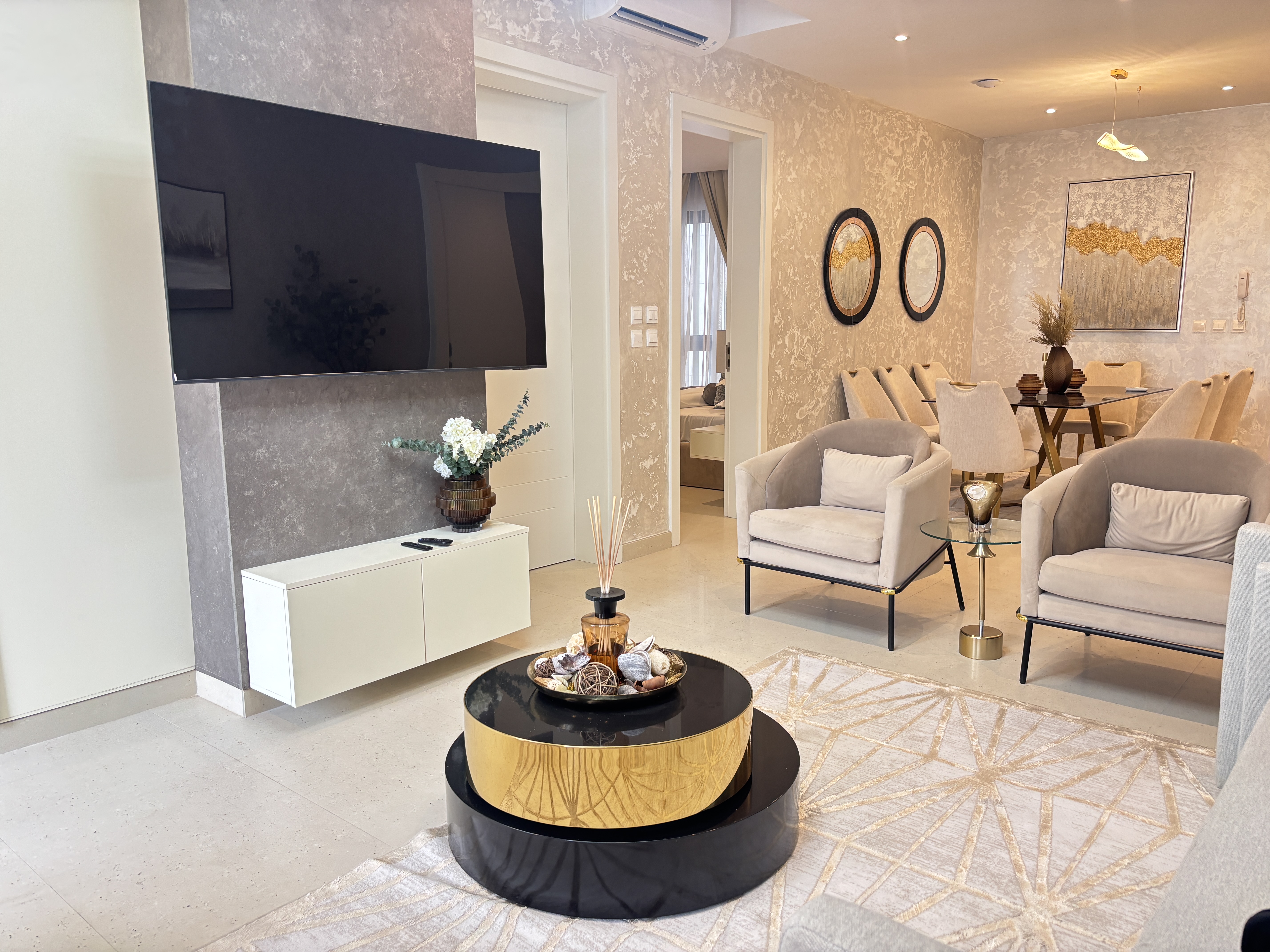 Cliffside Apartment, Airport Residential