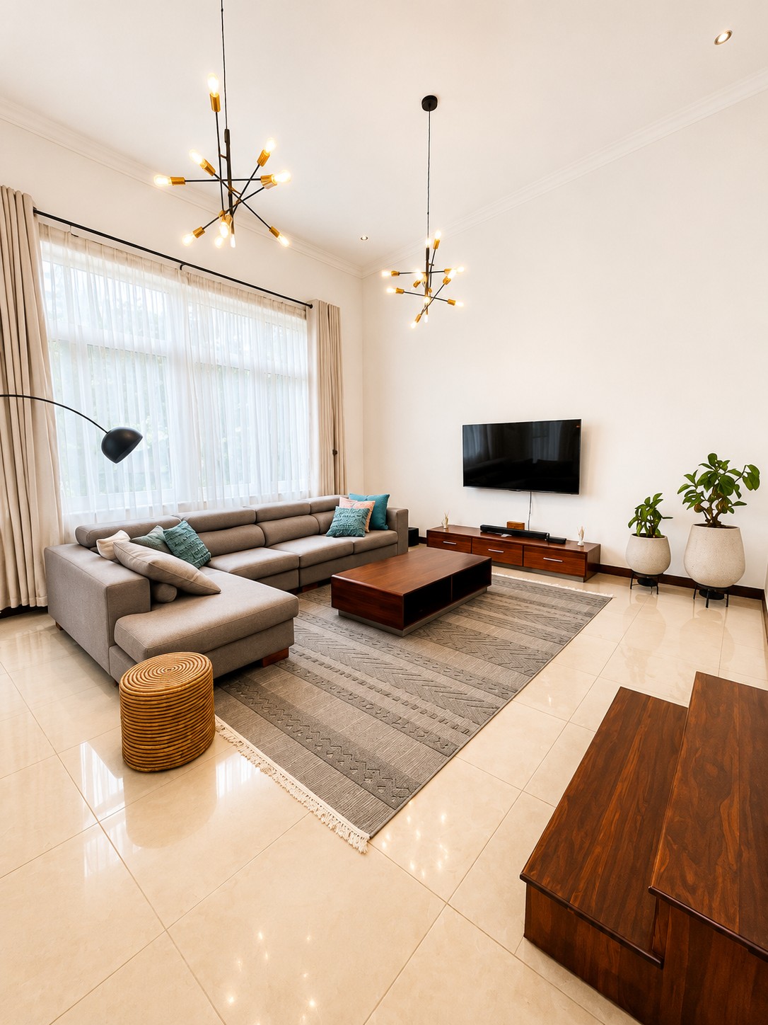Cliffside Apartment, Airport Residential