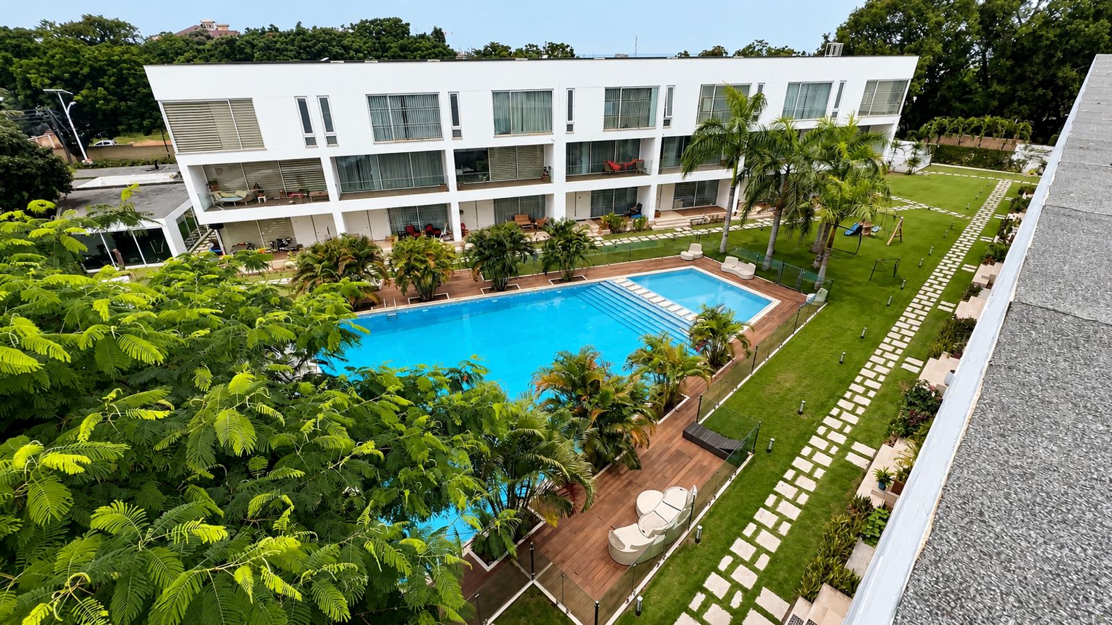Cliffside Apartment, Airport Residential