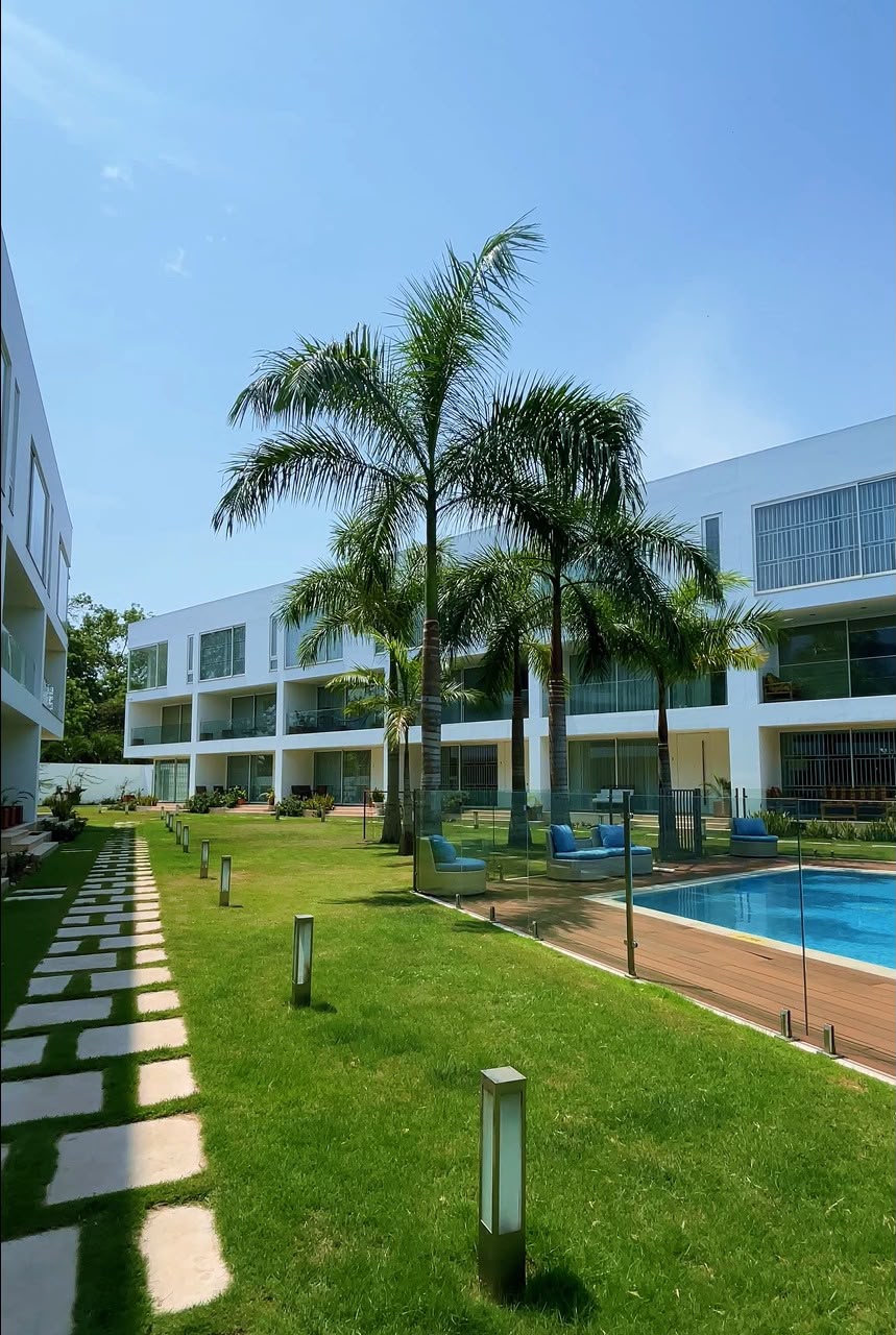 Cliffside Apartment, Airport Residential