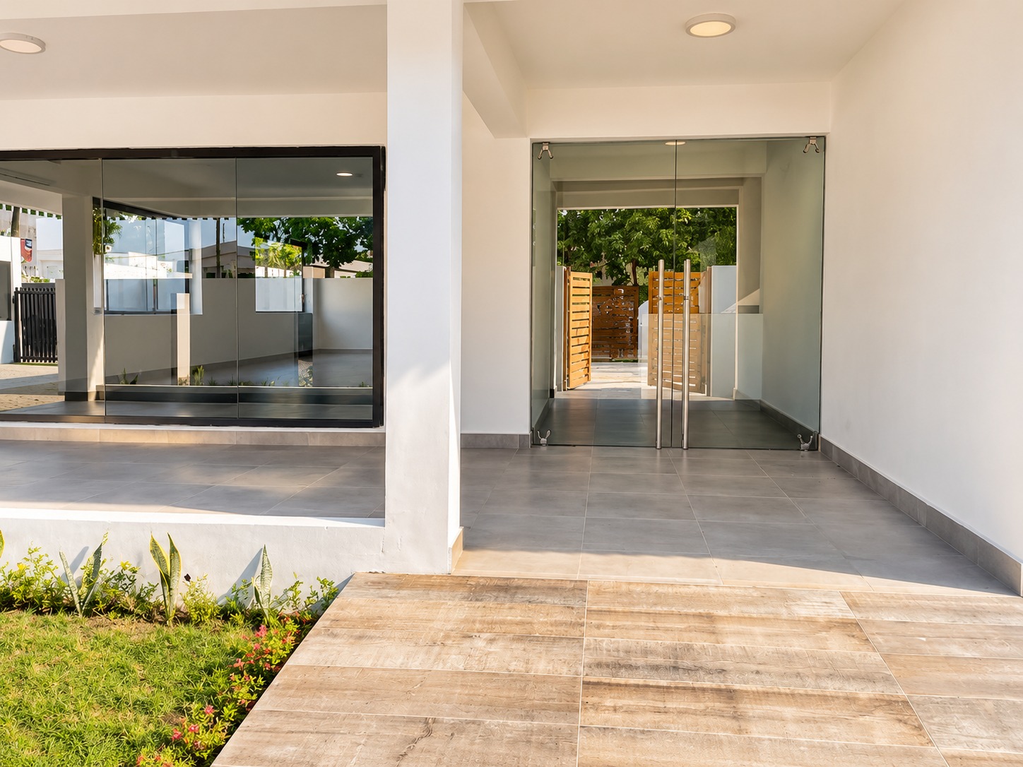 Cliffside Apartment, Airport Residential