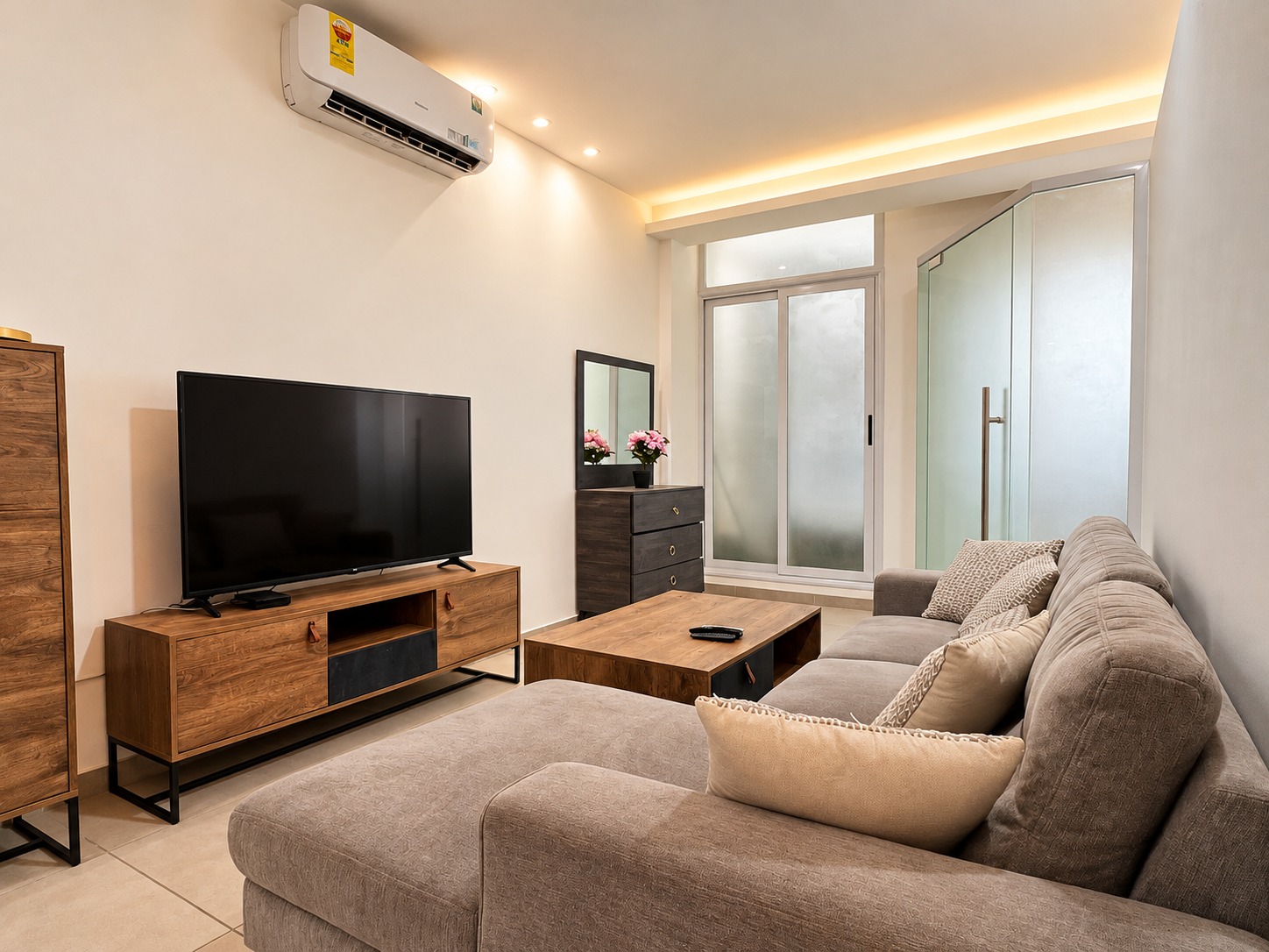 Cliffside Apartment, Airport Residential