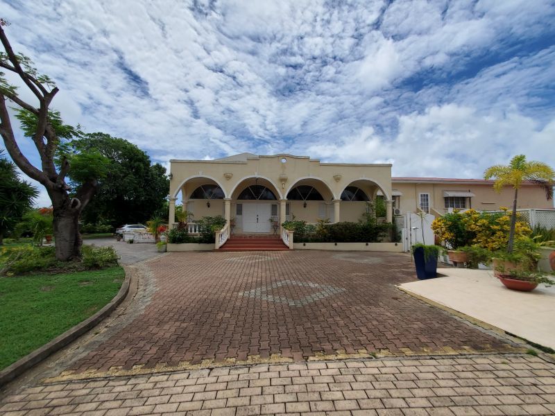 5 bed House/Villa For Sale in Gibbons, 