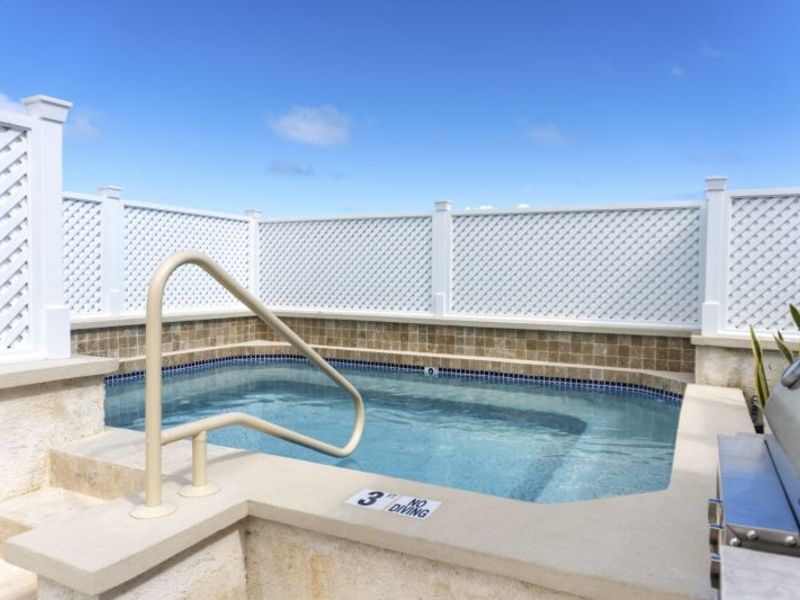 1 bed Apartment/Condo For Sale in Crane, 