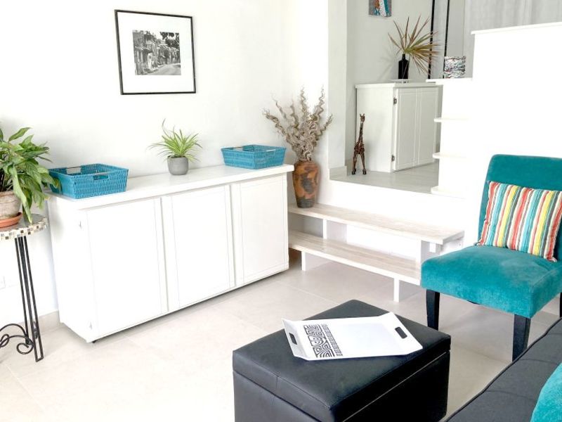 1 bed Apartment/Condo For Sale in Sunset Crest, 