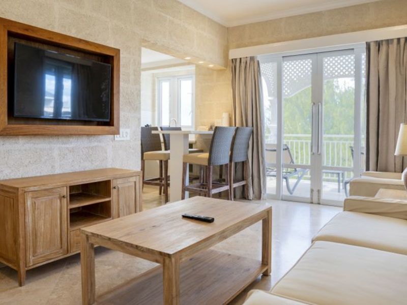 1 bed Apartment/Condo For Sale in Crane, 