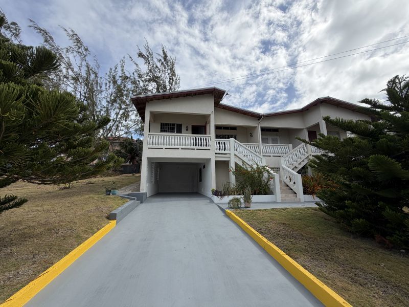 2 bed Townhouse For Rent in Graeme Hall, 